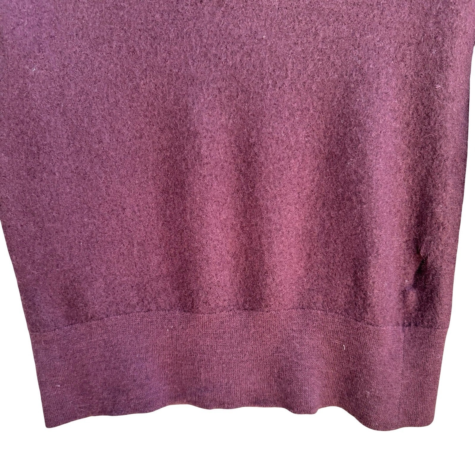 Raey 100% Cashmere V-Neck Sweater Womens XS Burgundy Made in Nepal Quiet Luxury