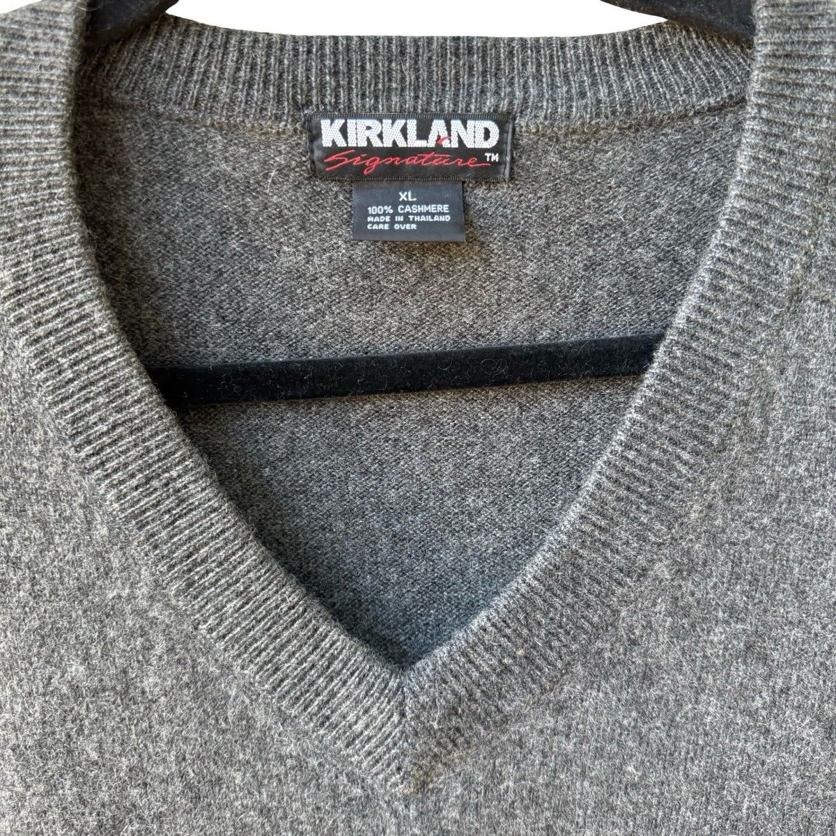 Kirkland Signature Cashmere V-Neck Quiet Luxury Minimalist Sweater Grey Mens XL