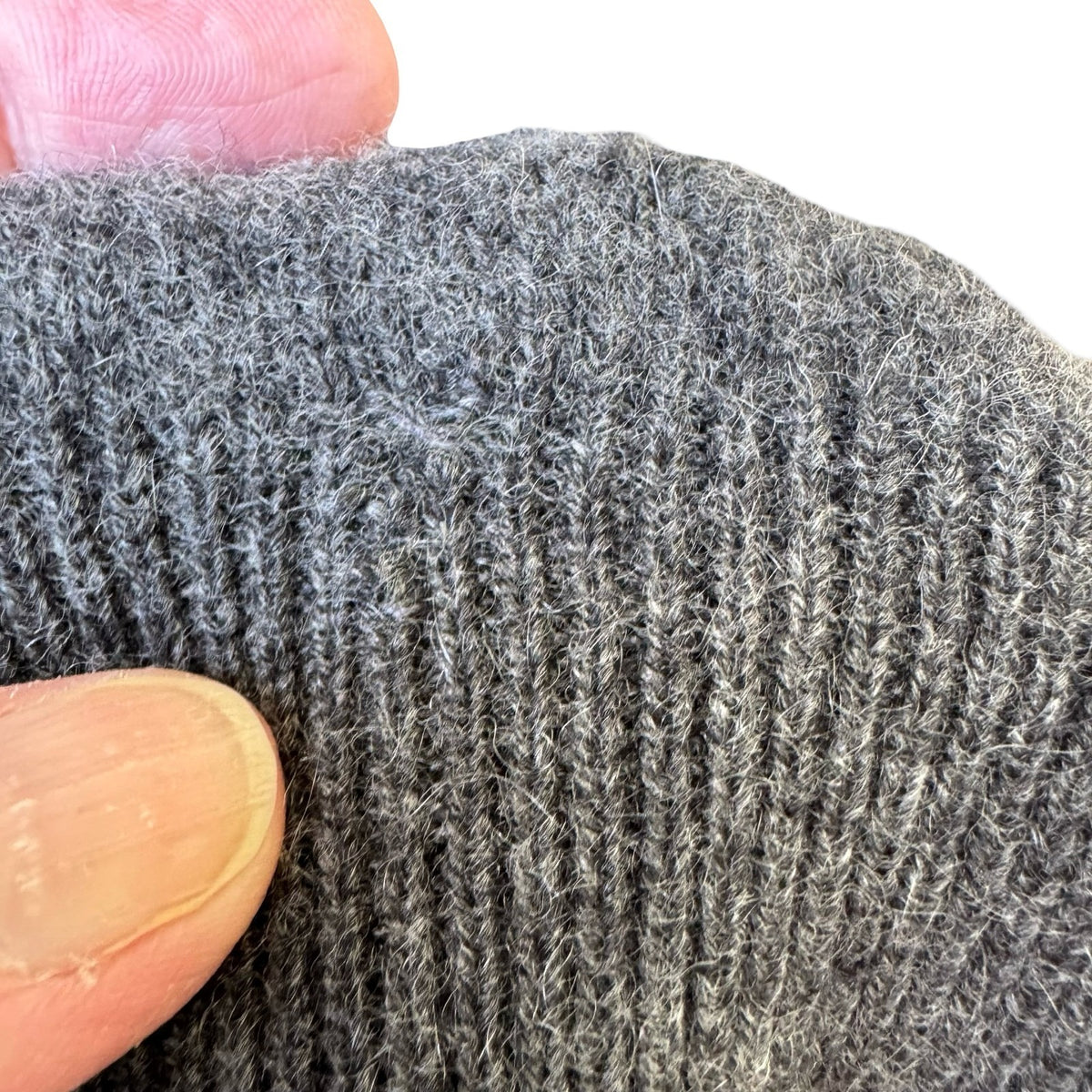 Kirkland Signature Cashmere V-Neck Quiet Luxury Minimalist Sweater Grey Mens XL