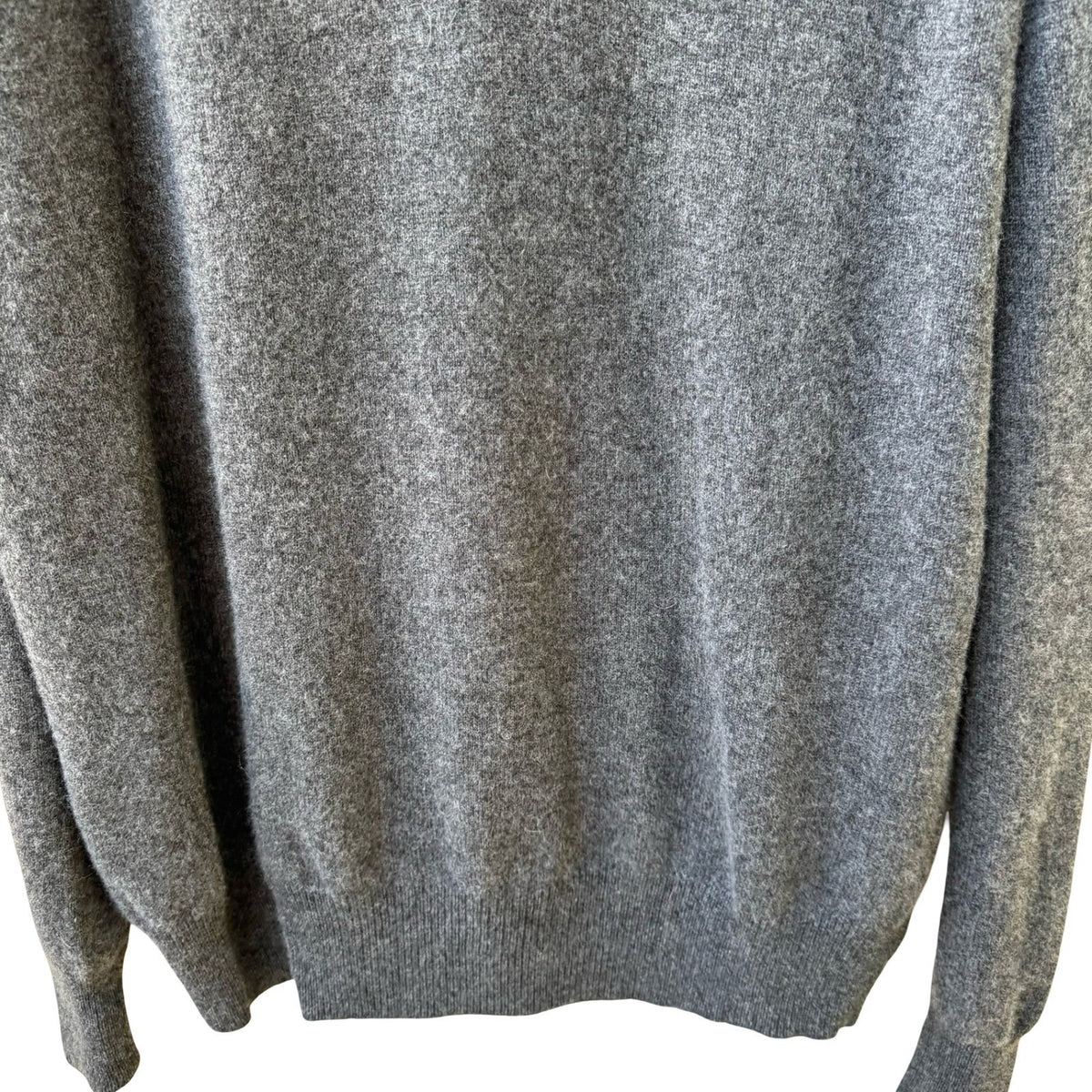 Kirkland Signature Cashmere V-Neck Quiet Luxury Minimalist Sweater Grey Mens XL