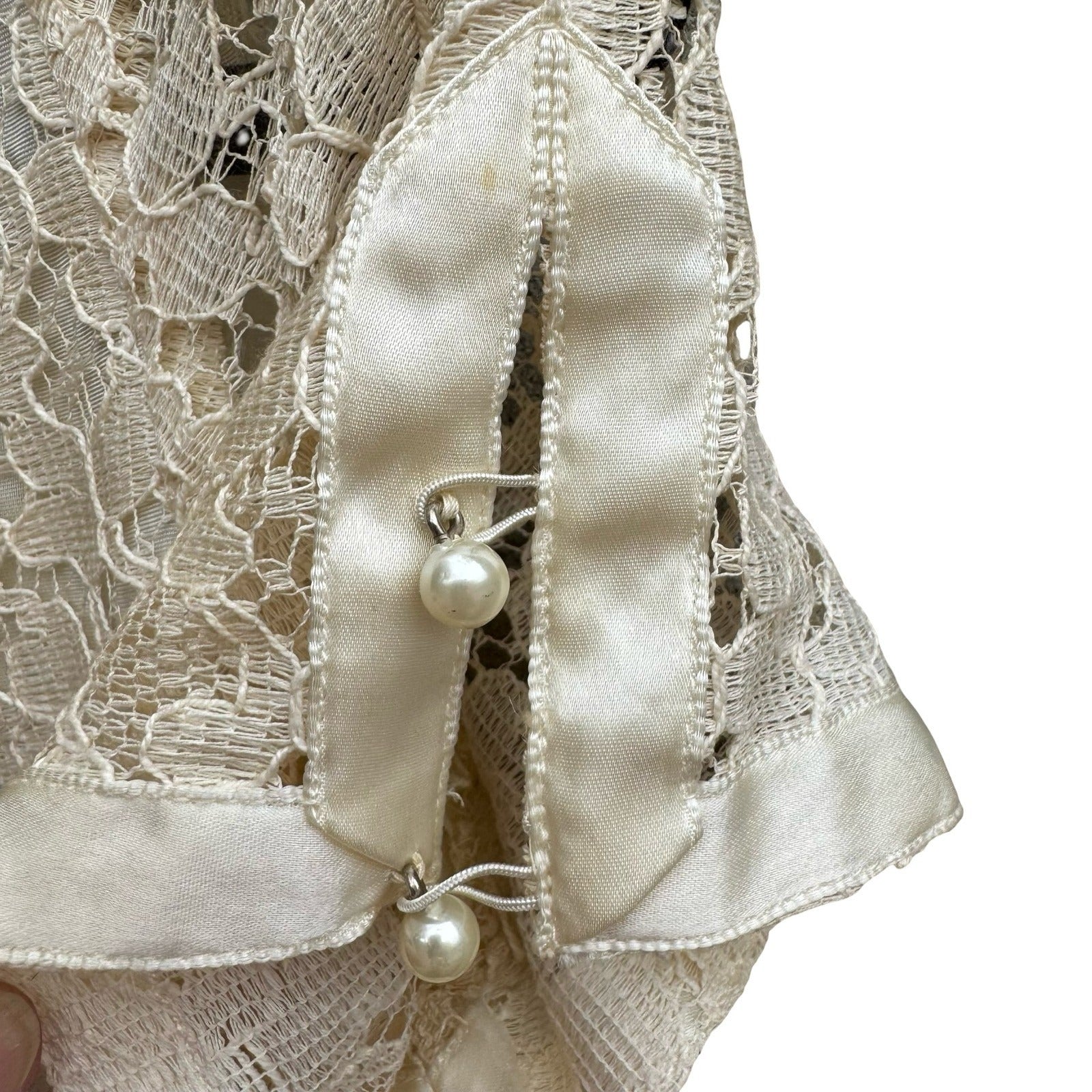 Chas L Lewis Hollywood Vintage Cream Floral Lace Satin Trim Pearl Button Blouse