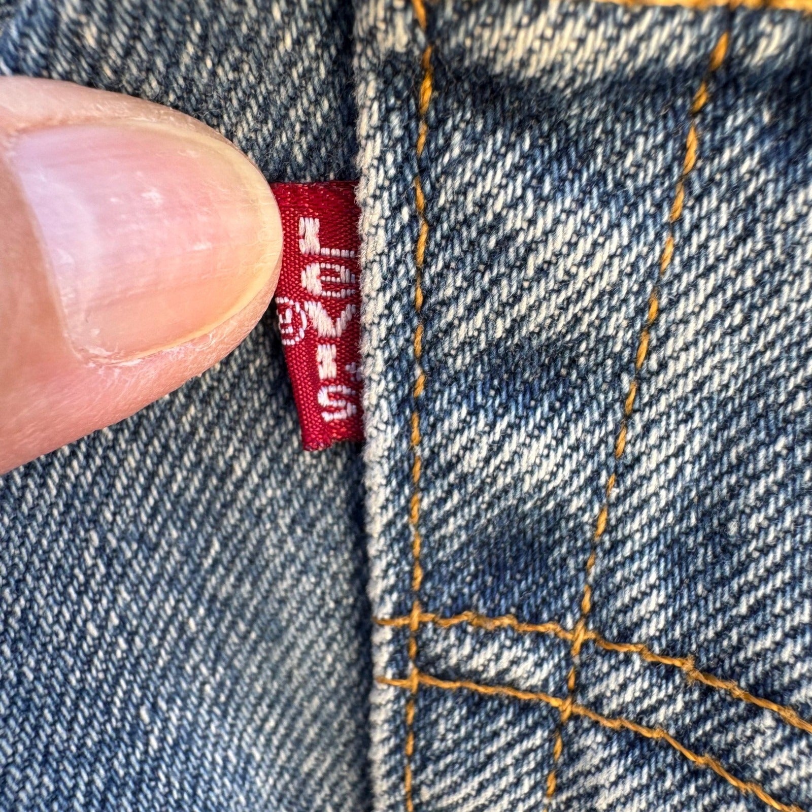 Levis 550 Vintage 90s High Waisted Tapered Leg Mom Jeans Medium Wash 8 Made USA