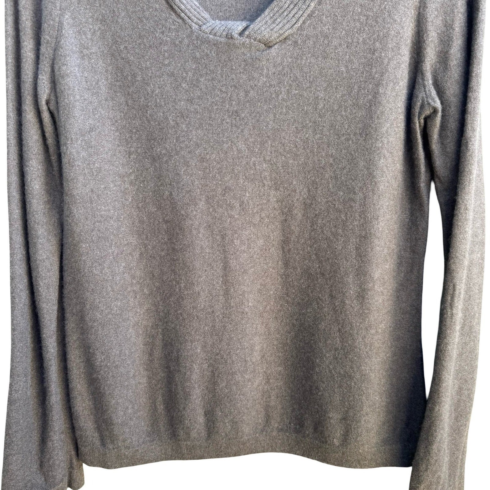 Jones New York Collection 100% Cashmere Minimalist Luxury V-Neck Knot Sweater L