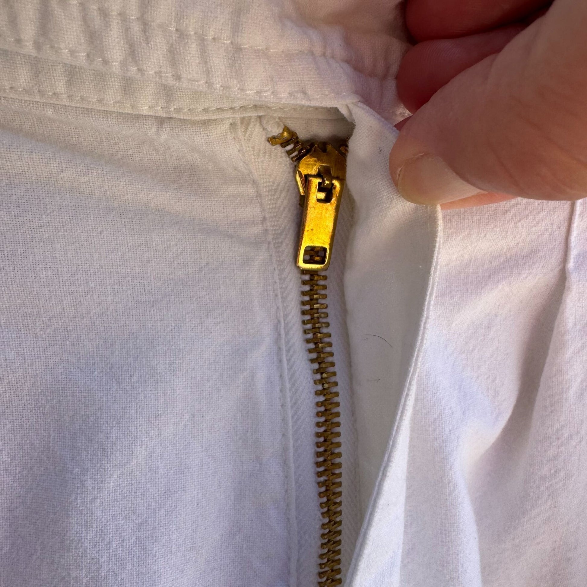 Avon Fashions Vintage White Womens Pleated Cotton High-Waisted Belted Shorts 16