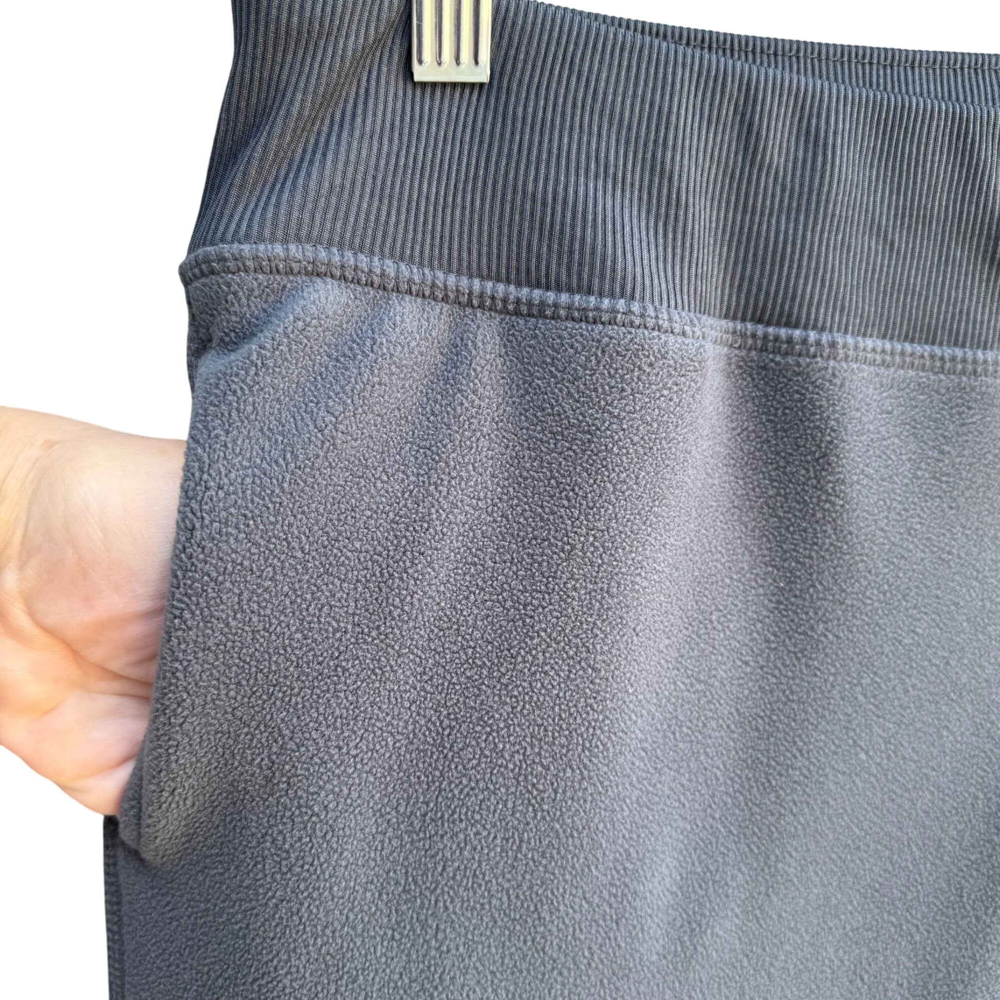 Danskin Now Womens Gray Fleece Elastic Waist Athletic Workout Capri Pants L/G