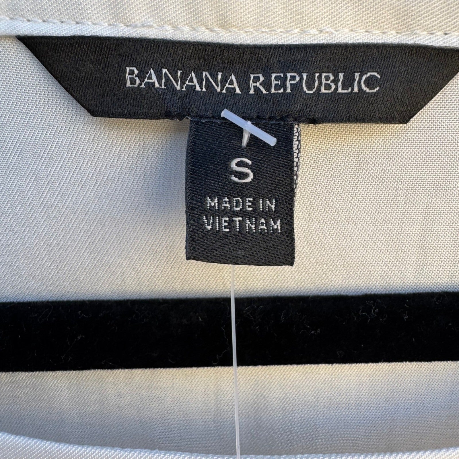 Banana Republic Womens Cream Long Sleeve Tulip Hem Scoop Neck Blouse Small NWT