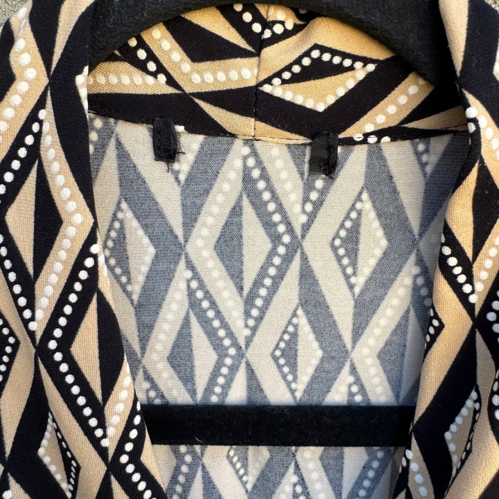Worthington Geometric Diamond Print Mod Sleeveless V-Neck Blouse Tan Black Small