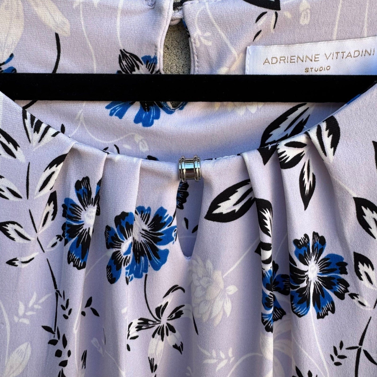 Adrienne Vittadini Studio Professional Floral Sleeveless Pleated Neck Blouse L