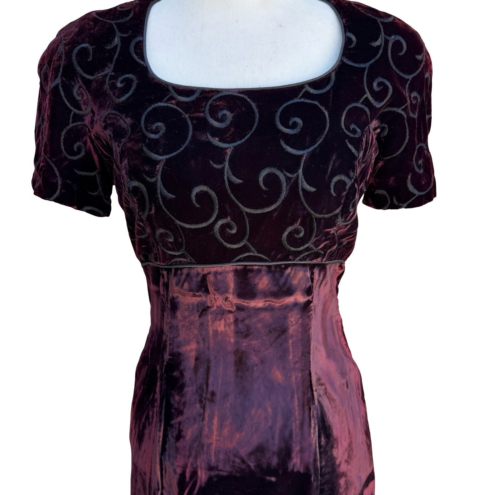 Maggy London Vintage 90s Burgundy Velvet Embroidered Sheath Dress Square Neck 4