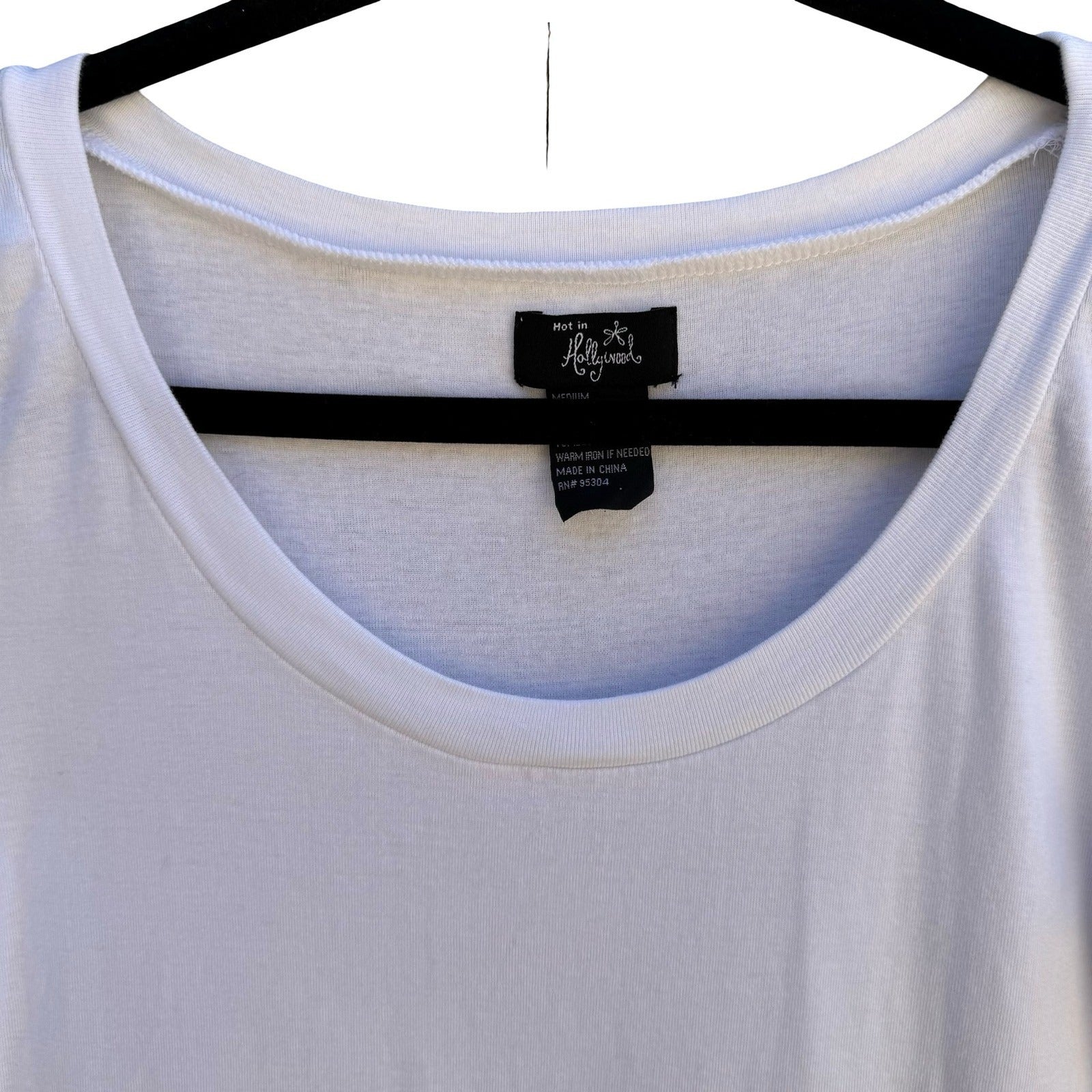 Hot in Hollywood Minimalist Scoop Neck Slim Fit Cotton Clean Girl Shirt White M