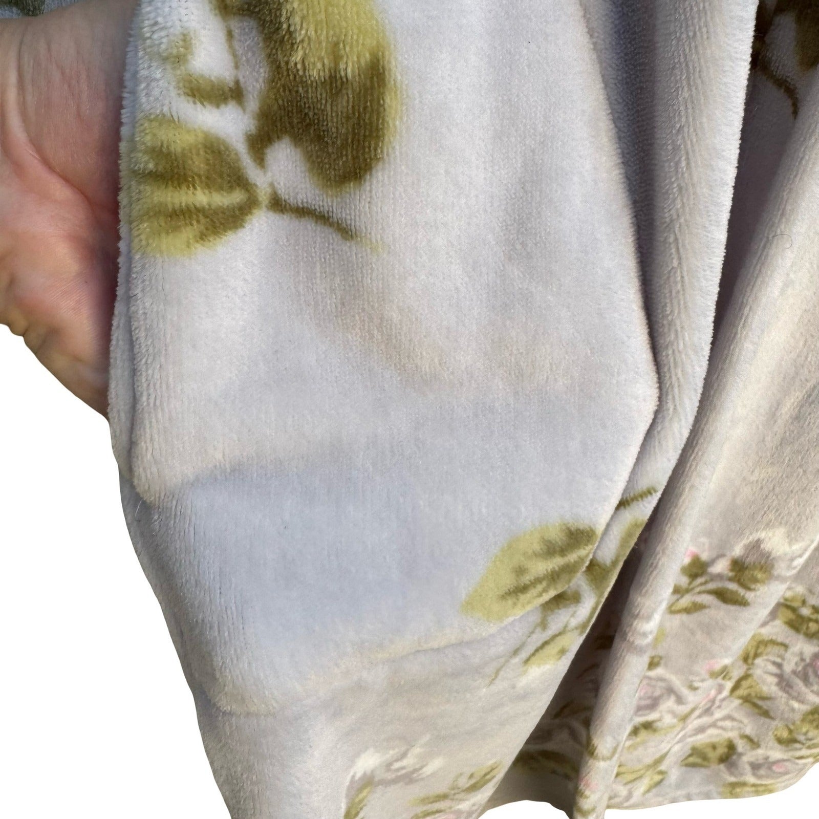 Noire Jasmine Rose Grey Floral Plush Fleece Robe Shawl Collar Large NEW NO BELT
