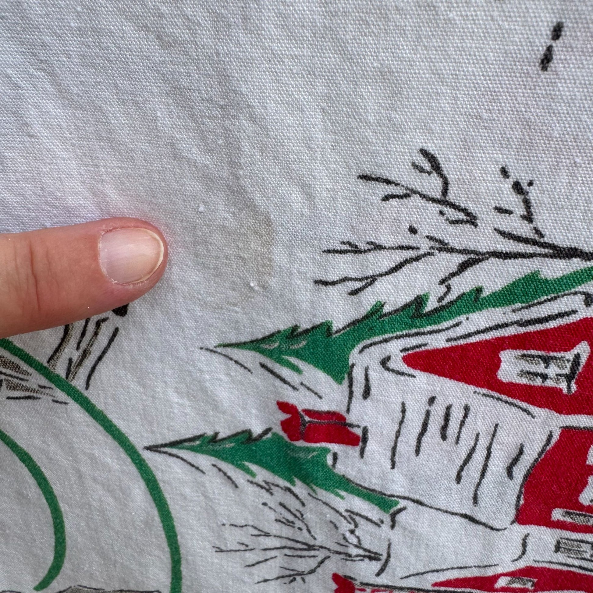 Vintage Christmas Holiday Santa Sleigh Tree Print Festive Red Green Tablecloths