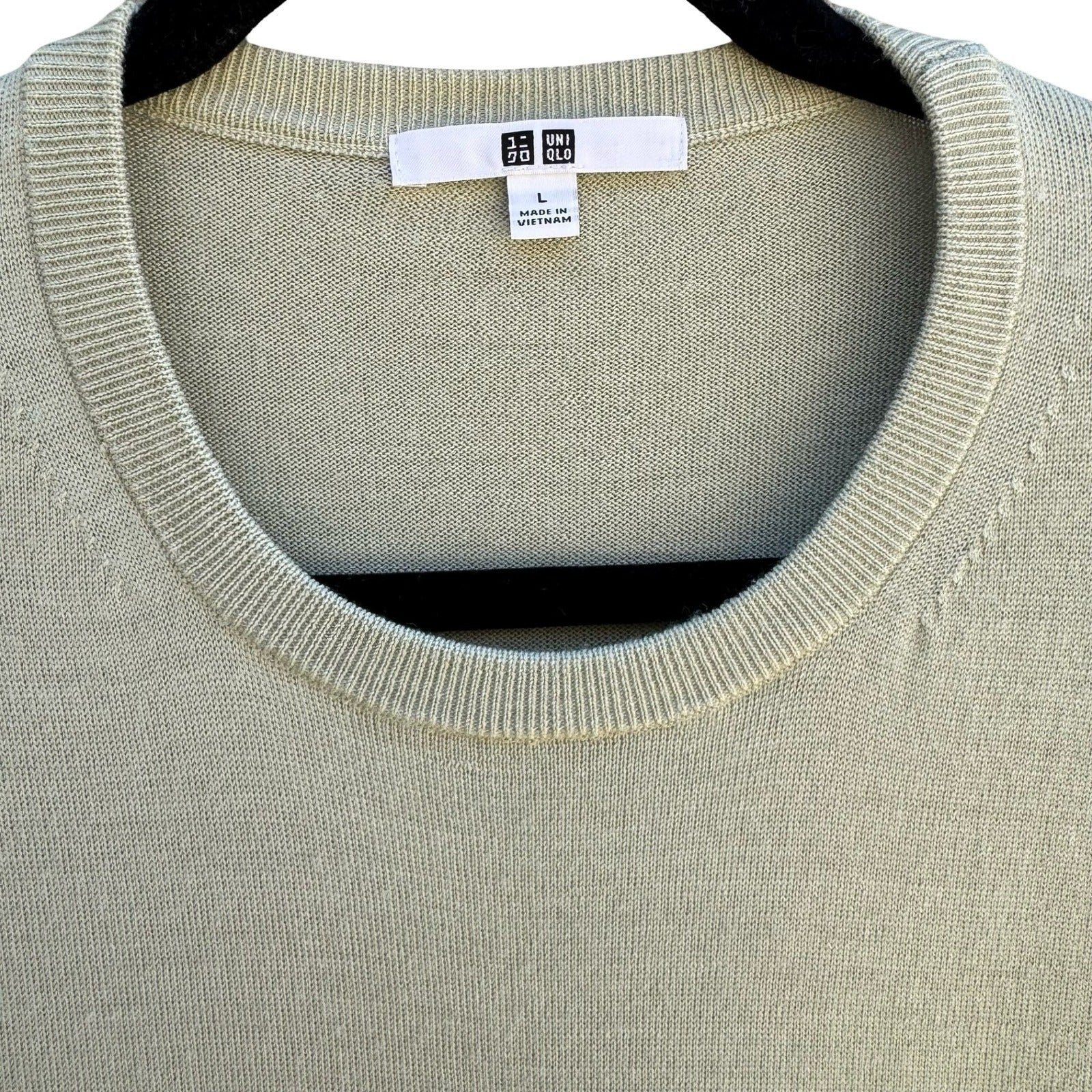 Uniqlo Minimalist 100% Wool Quiet Luxury Sweater Fine Knit Merino Green Womens L