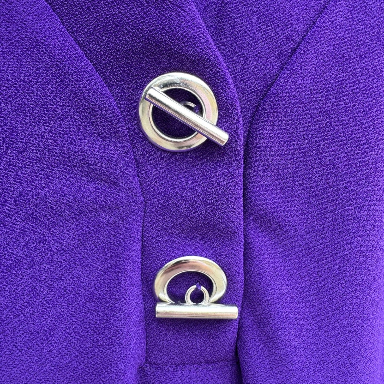 89th + Madison Purple V-Neck Short Sleeve Blouse Toggle Detail Large NEW Office