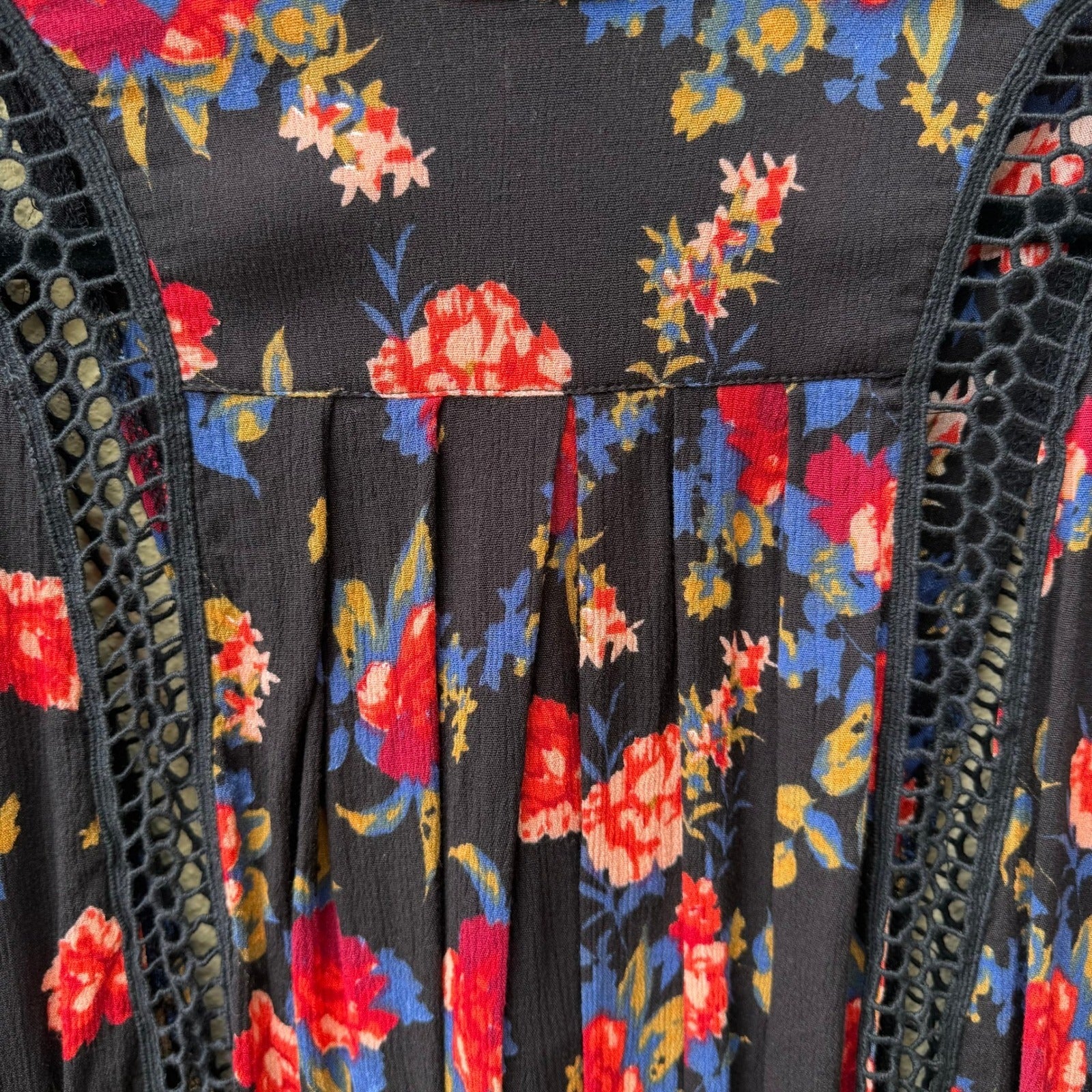 Indigo Thread Boho Whimsigoth Dark Floral Crochet Flowy Peasant Blouse Black L