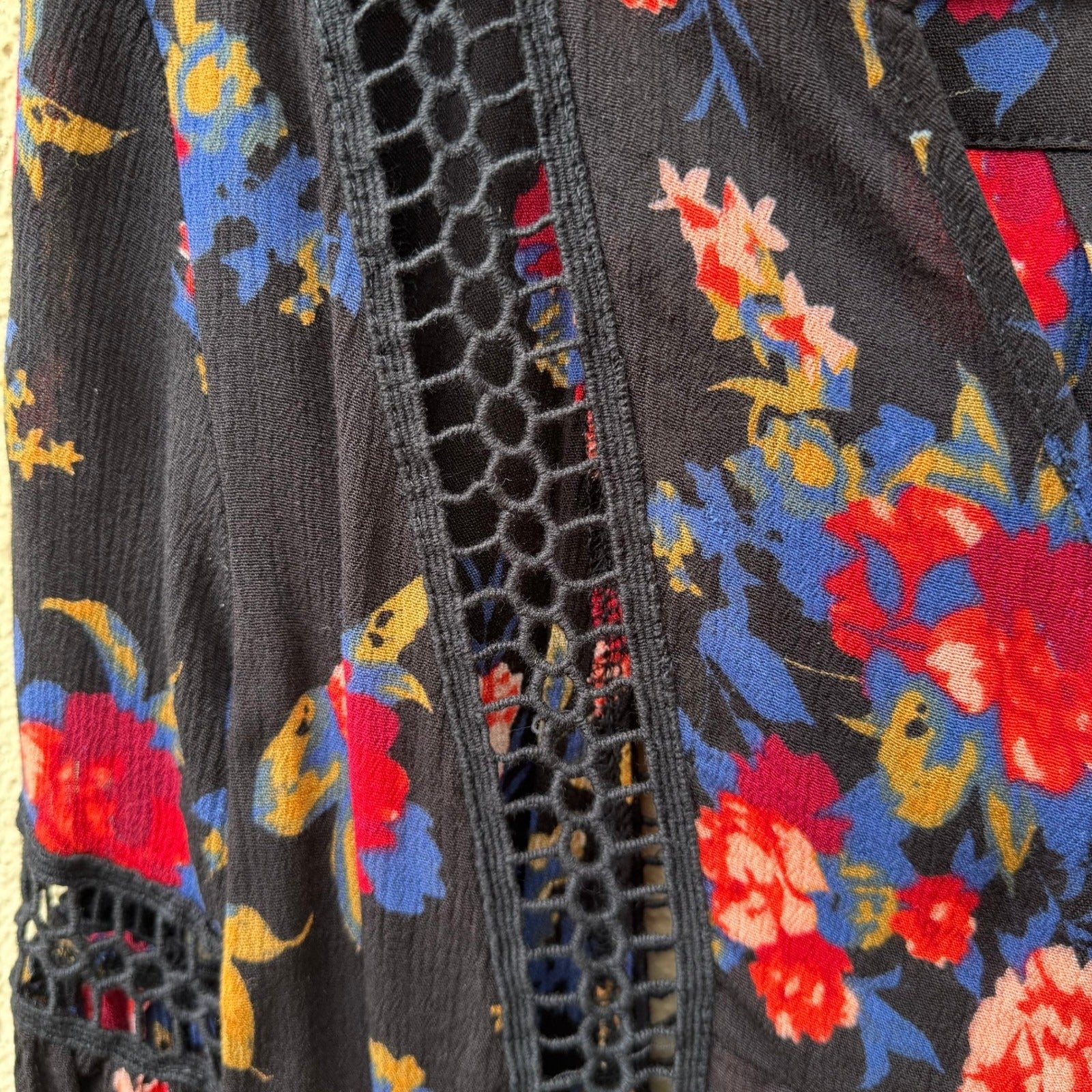 Indigo Thread Boho Whimsigoth Dark Floral Crochet Flowy Peasant Blouse Black L
