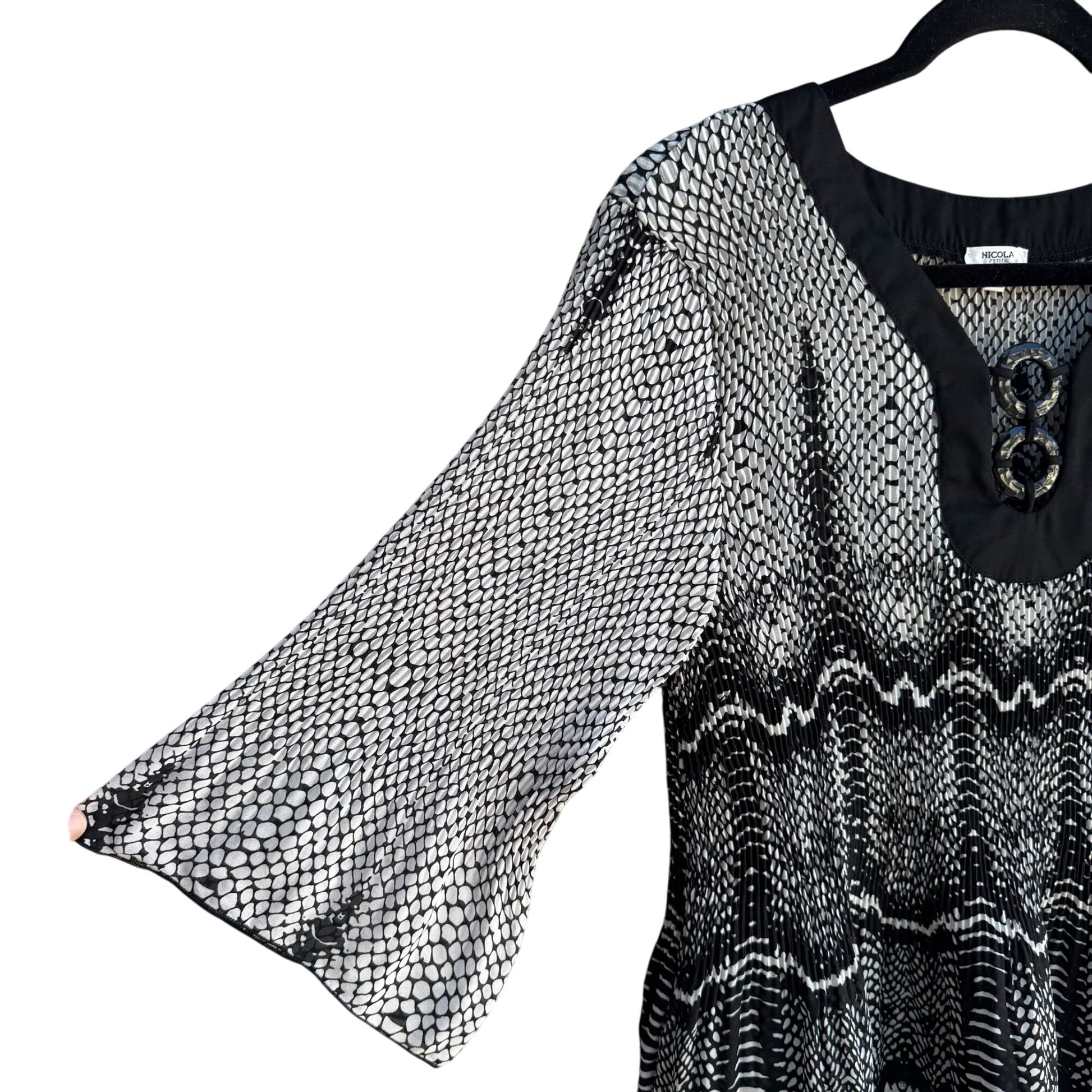 Nicola Petites Black White Snake Print Flared Sleeves V-Neckline Tunic Blouse PXL