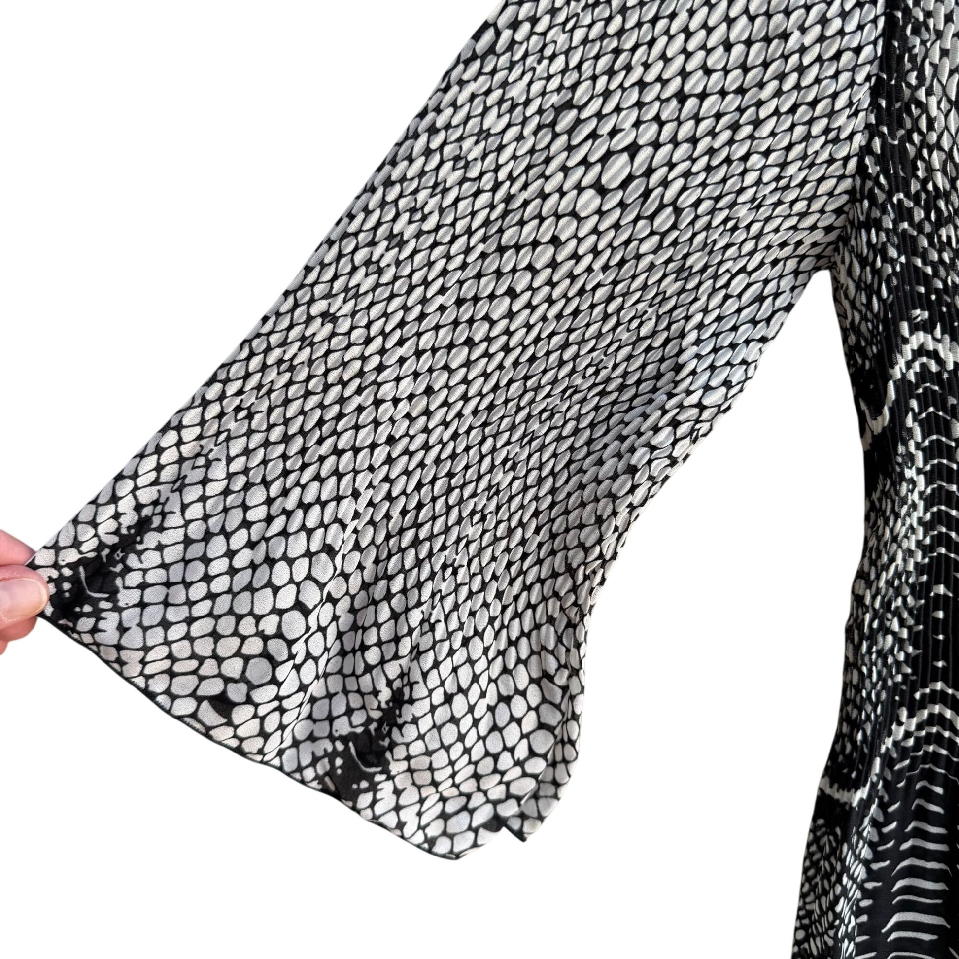 Nicola Petites Black White Snake Print Flared Sleeves V-Neckline Tunic Blouse PXL