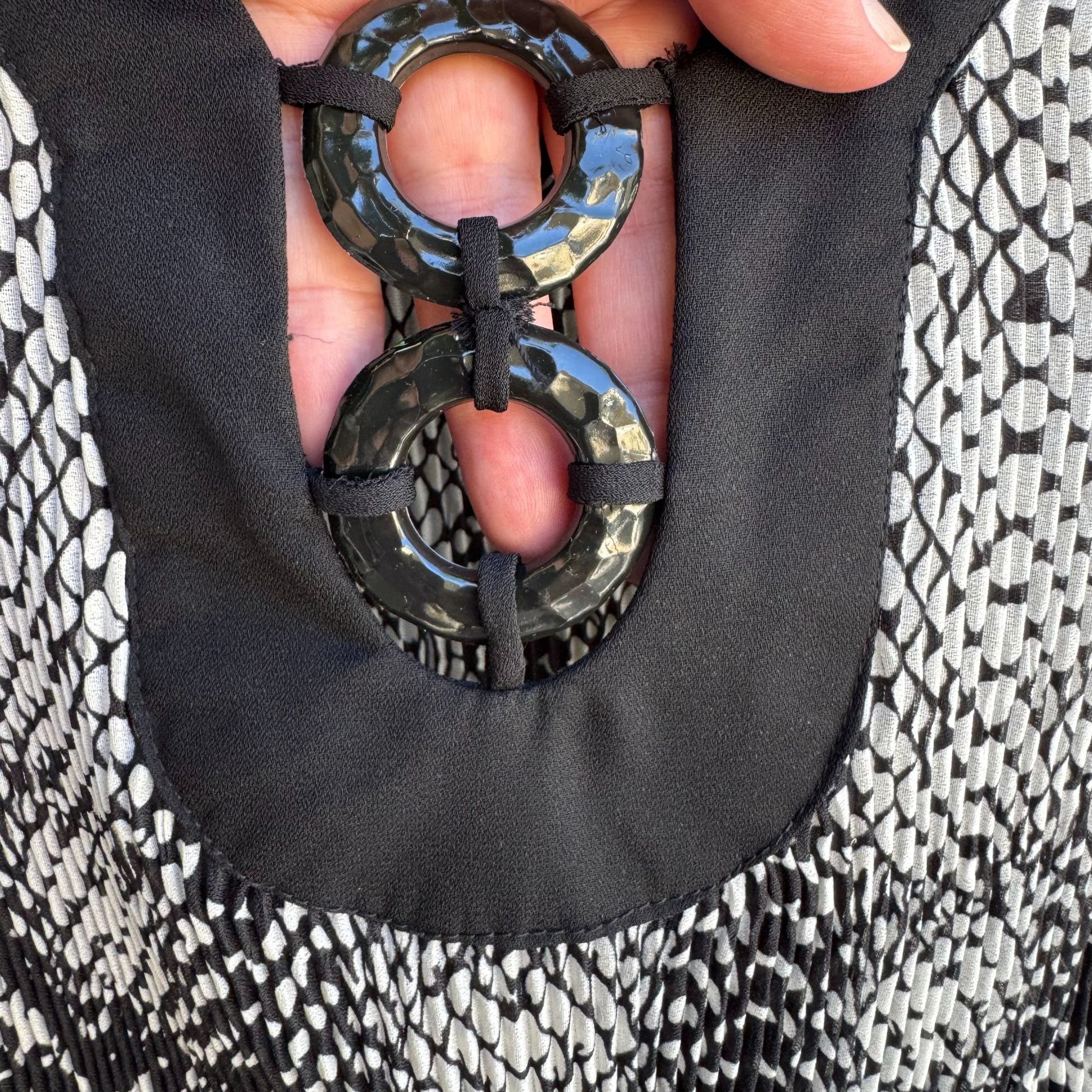 Nicola Petites Black White Snake Print Flared Sleeves V-Neckline Tunic Blouse PXL