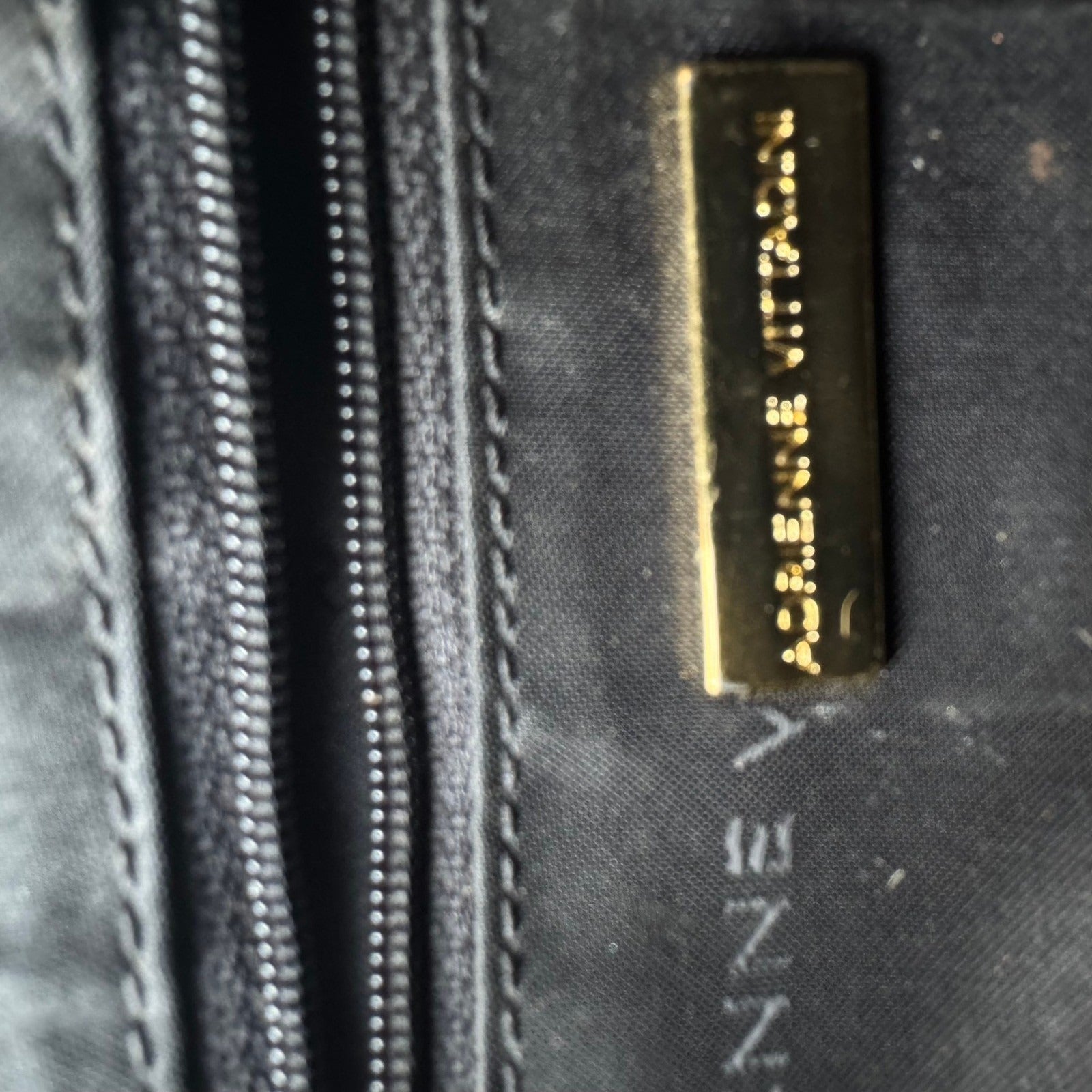 Adrienne Vittadini Y2K Minimalist Chic Black Croc Embossed Leather Shoulder Bag
