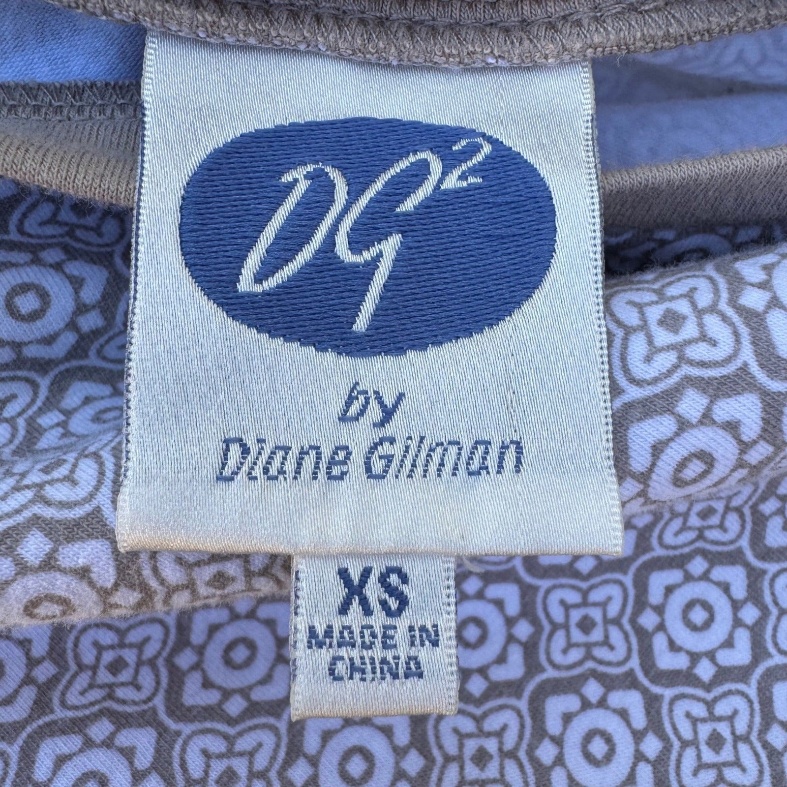 Diane Gilman DG2 Women Tan Geometric Tile Print Boat Neck Button Shoulder Top XS