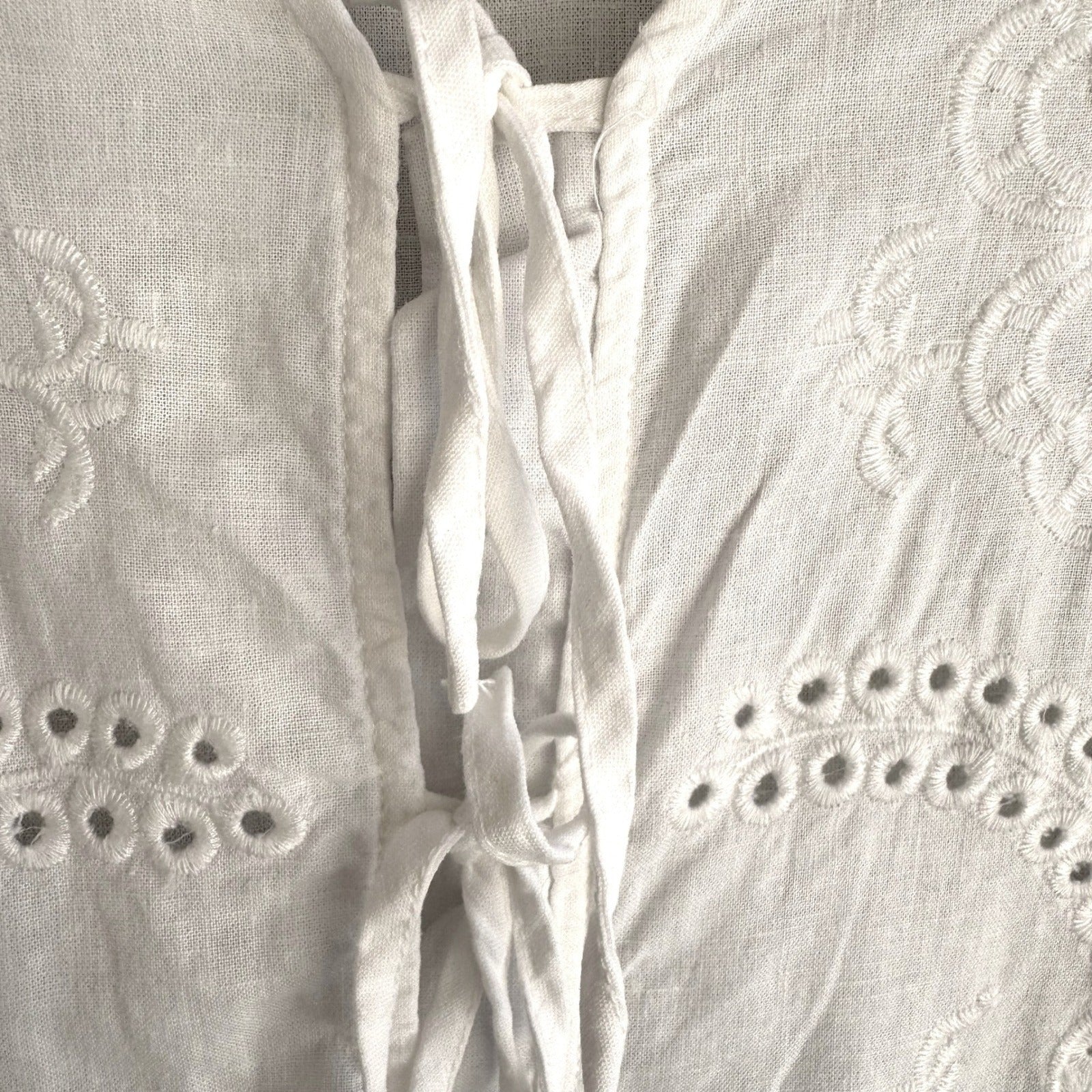 Christian Siriano Linen Eyelet Lace Up Blouse Coastal White XS Cottage Bohemian