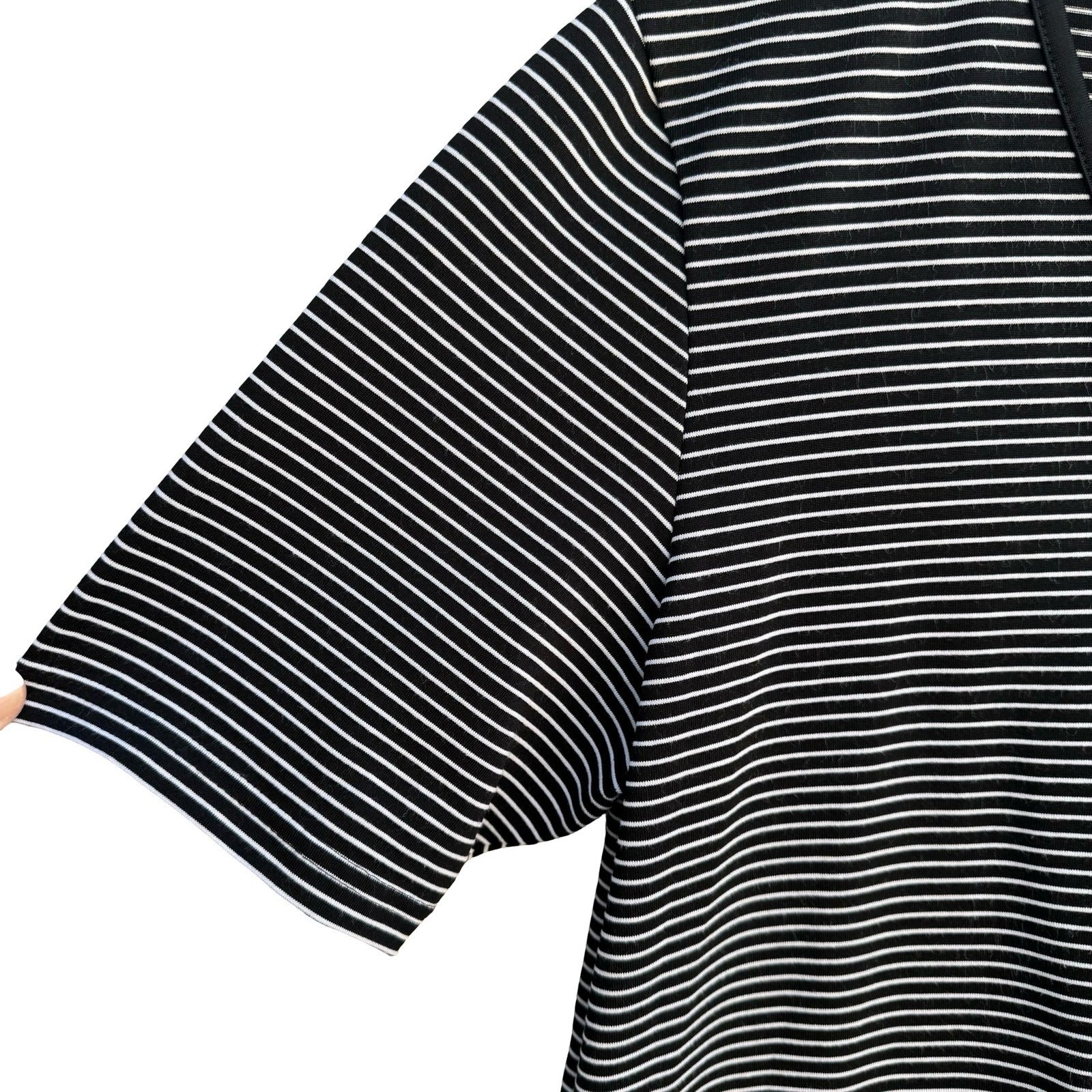 Liz Claiborne Vintage 80s 90s Cropped Black Striped V-Neck Short Sleeve Top PM