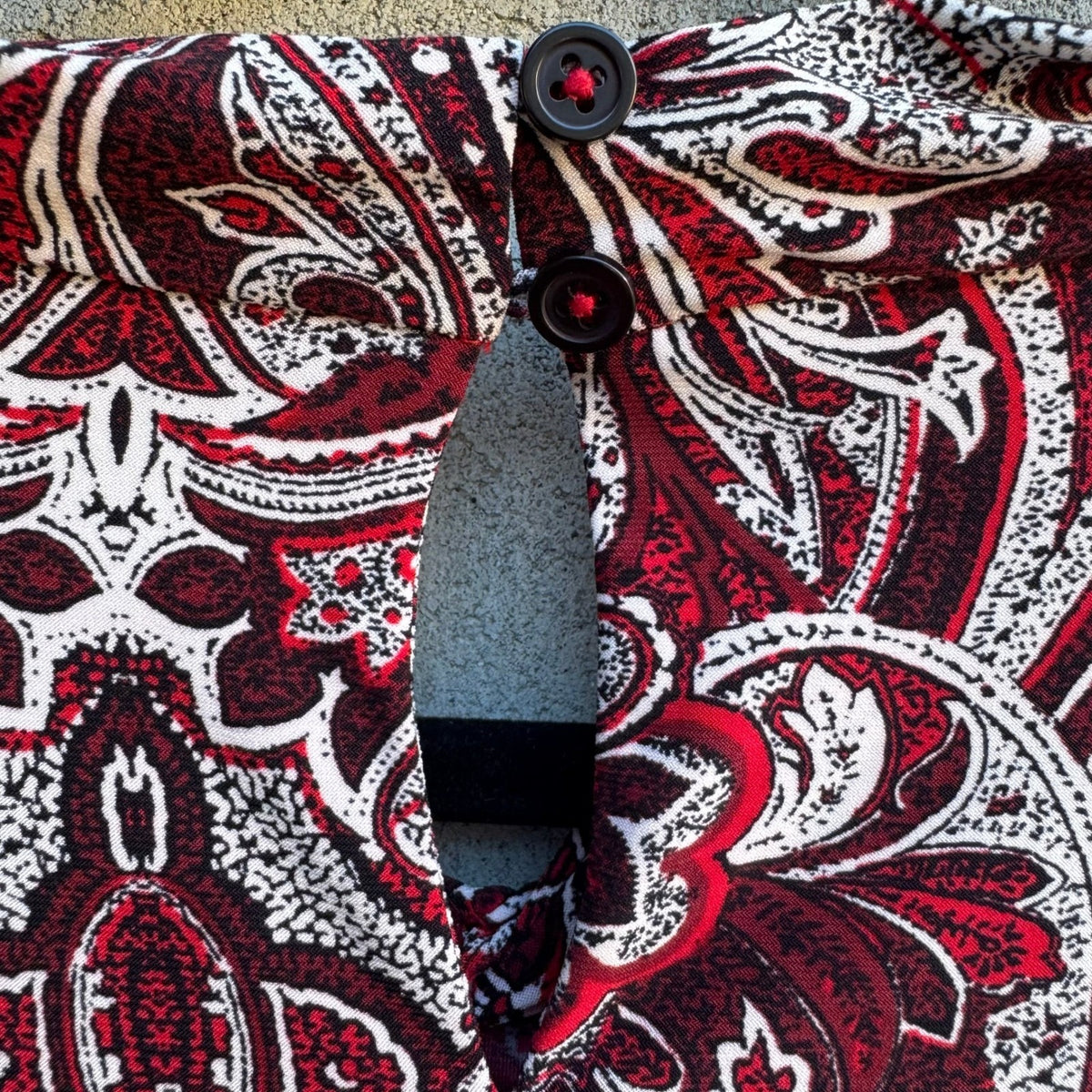 Tommy Hilfiger Preppy Paisley Tie Neck Pleated Sleeveless Blouse Red Women L NEW