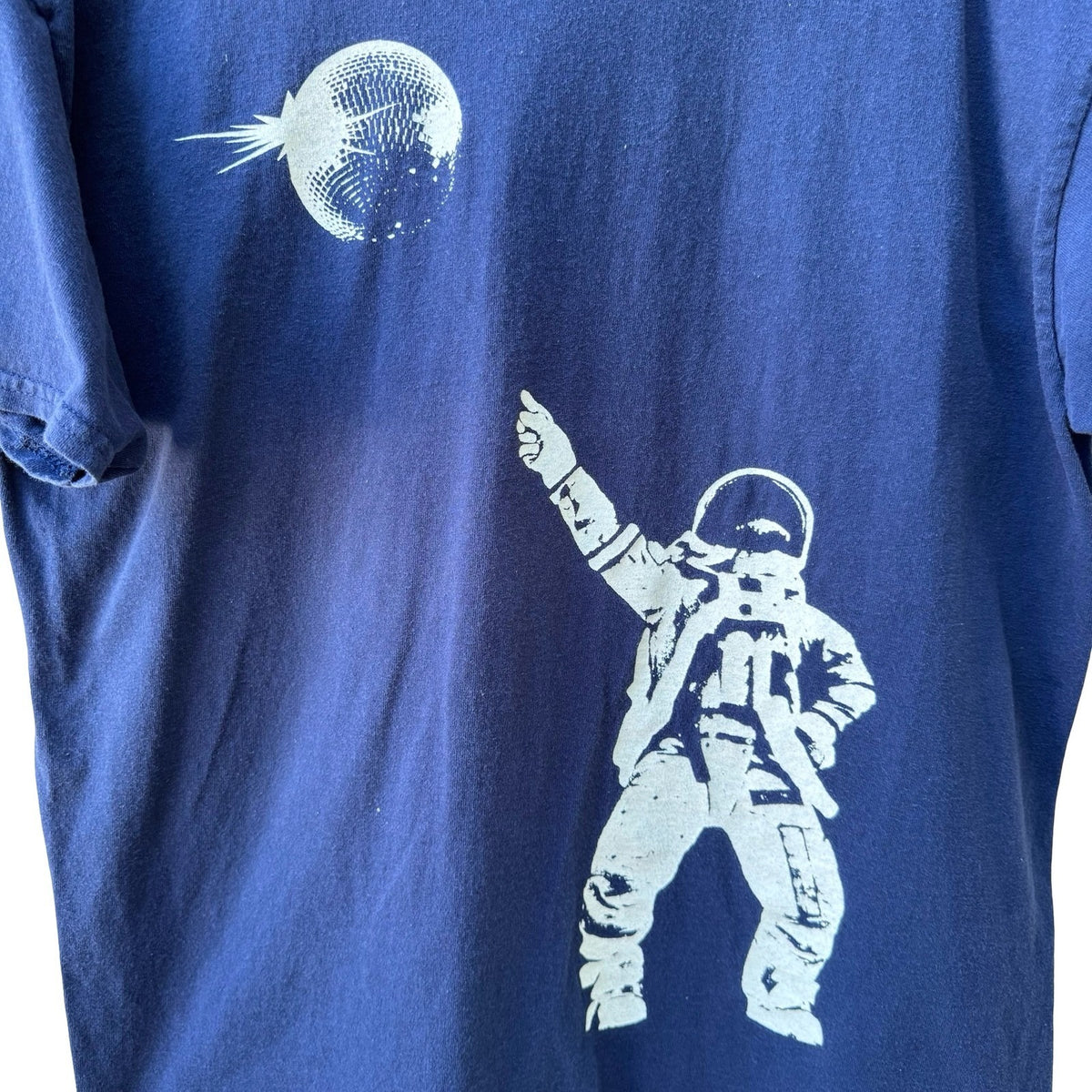 Gildan Museum of Flight Space NASA Astronaut Disco Ball Graphic T-Shirt Mens L