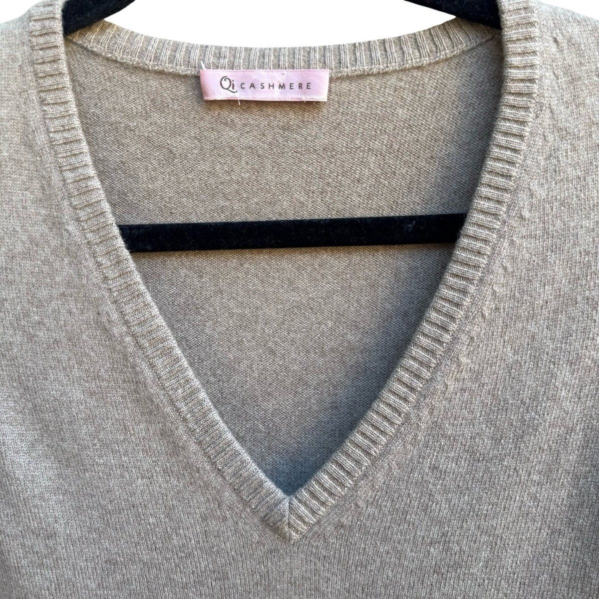 Qi Cashmere Quiet Luxury Minimalist Preppy Softcore Knit Pullover Sweater Tan XXS