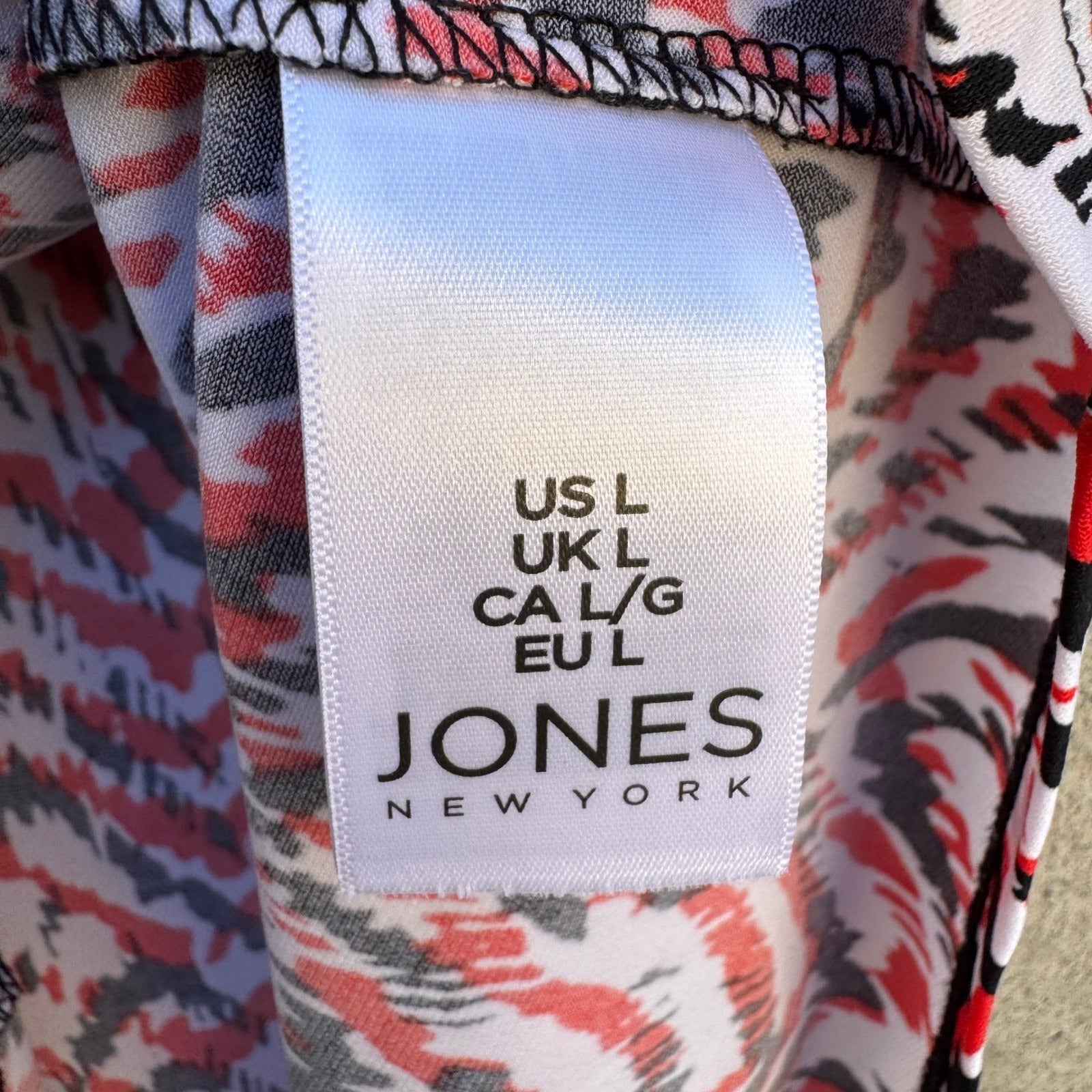 Jones New York Red Black White Chevron V-Neck Sleeveless Blouse Large JSMHA11530
