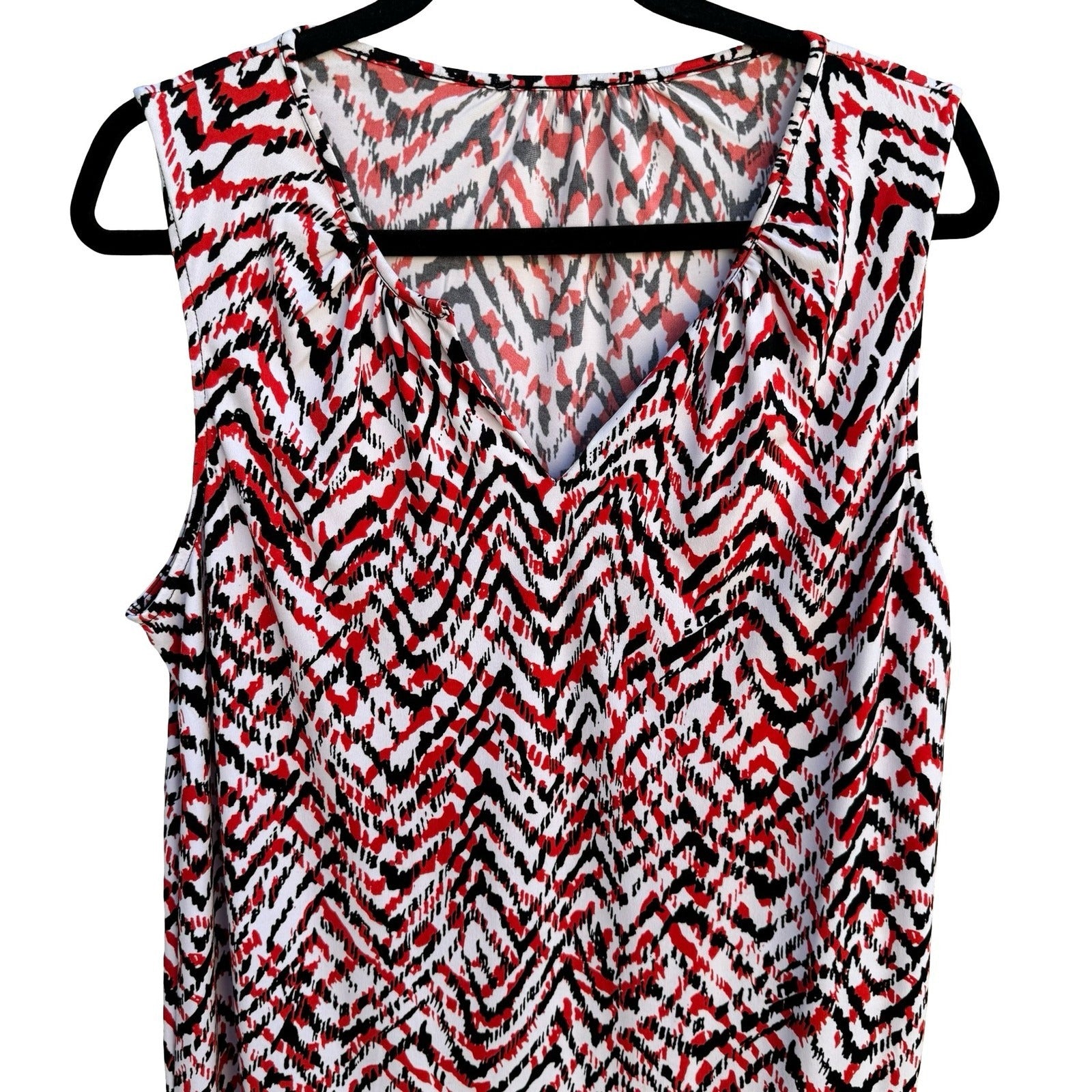 Jones New York Red Black White Chevron V-Neck Sleeveless Blouse Large JSMHA11530