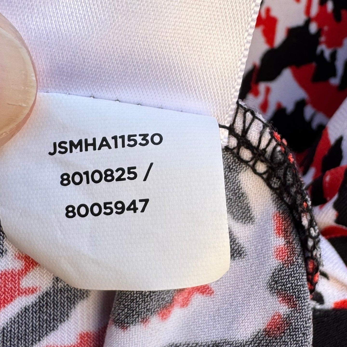 Jones New York Red Black White Chevron V-Neck Sleeveless Blouse Large JSMHA11530