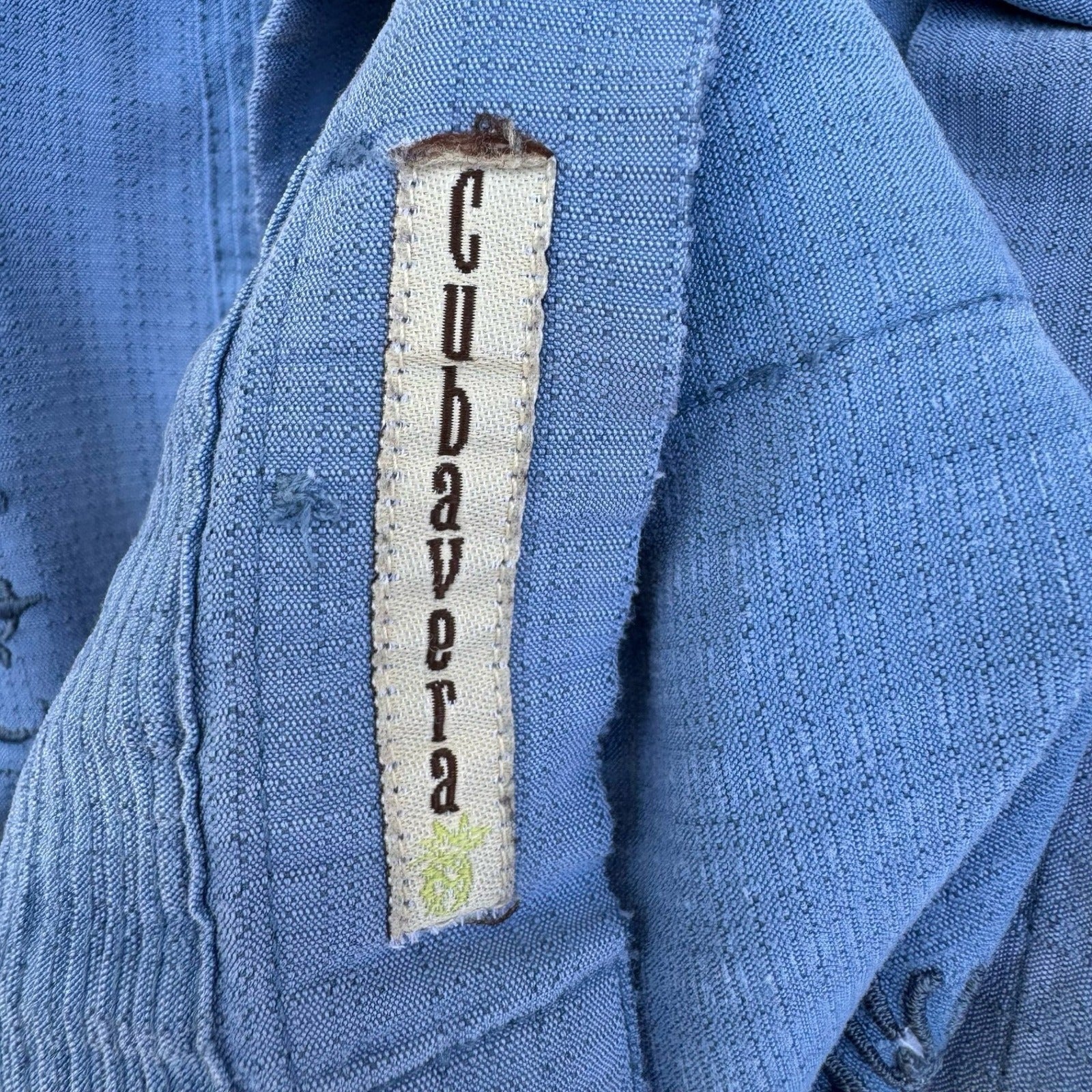 Cubavera Mens L Blue Embroidered Pintuck Guayabera Coastal Camp Shirt Aloha Cuba
