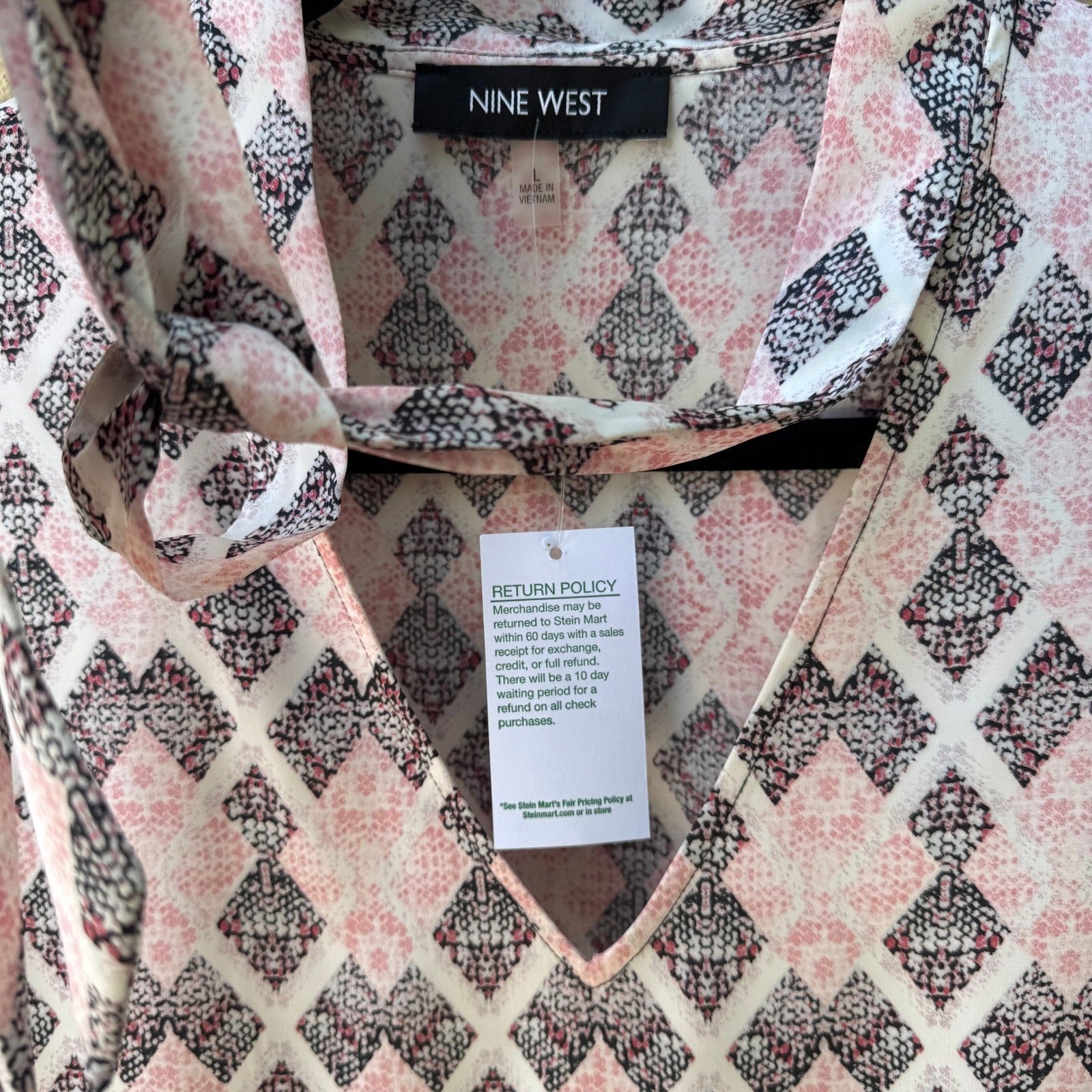 Nine West Feminine Professional Sleeveless Tie Neck Blouse Rosebud Pink L NEW
