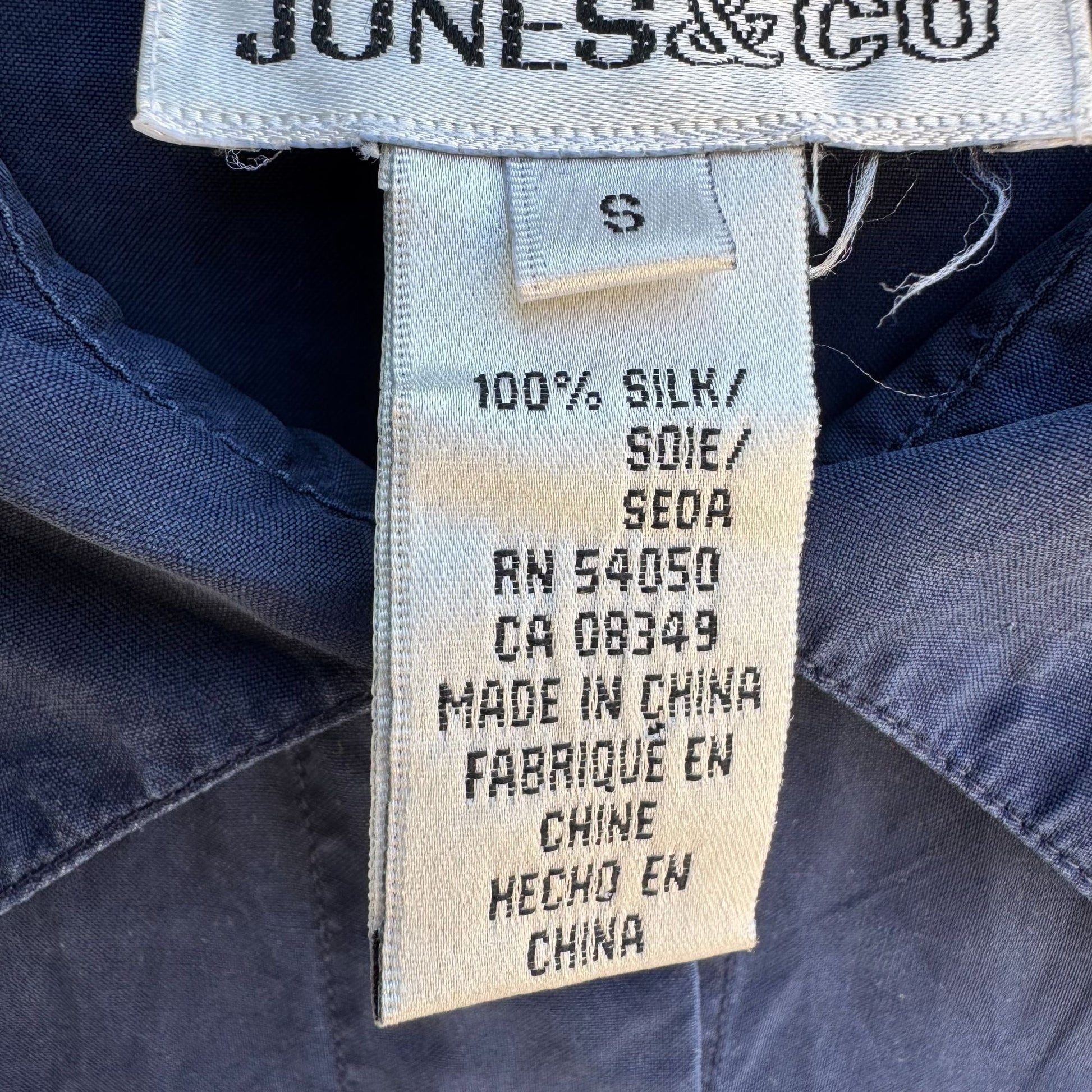 Jones & Co Vintage Womens Preppy Blue Silk Long Sleeve Button Down Shirt Small