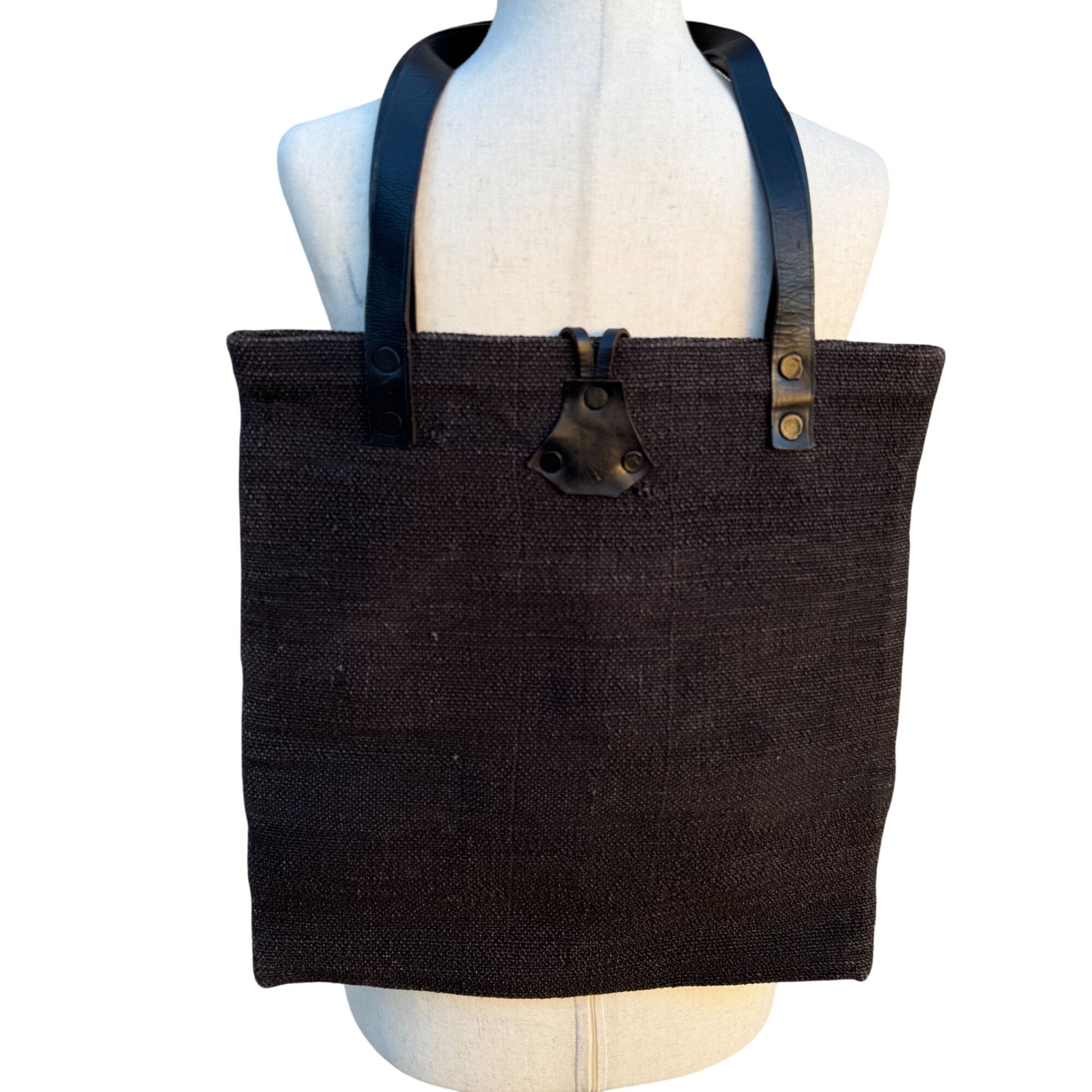 Mien Hawaiian Womens Black Woven Tote Bag Leather Straps Toggle Closure Beach