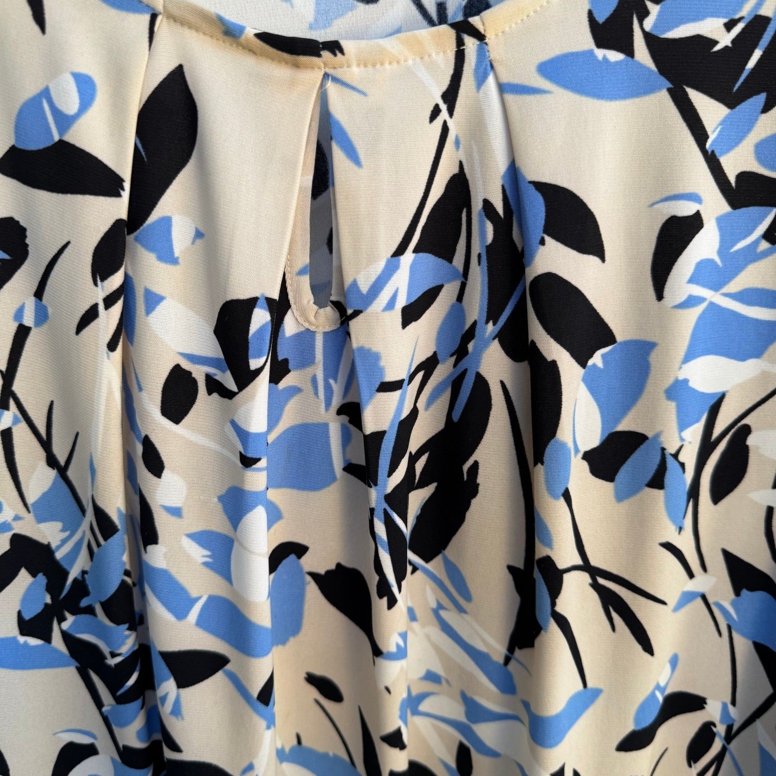 Kasper Professional Abstract Floral Leaf Print Pleated Keyhole Sleeveless Blouse