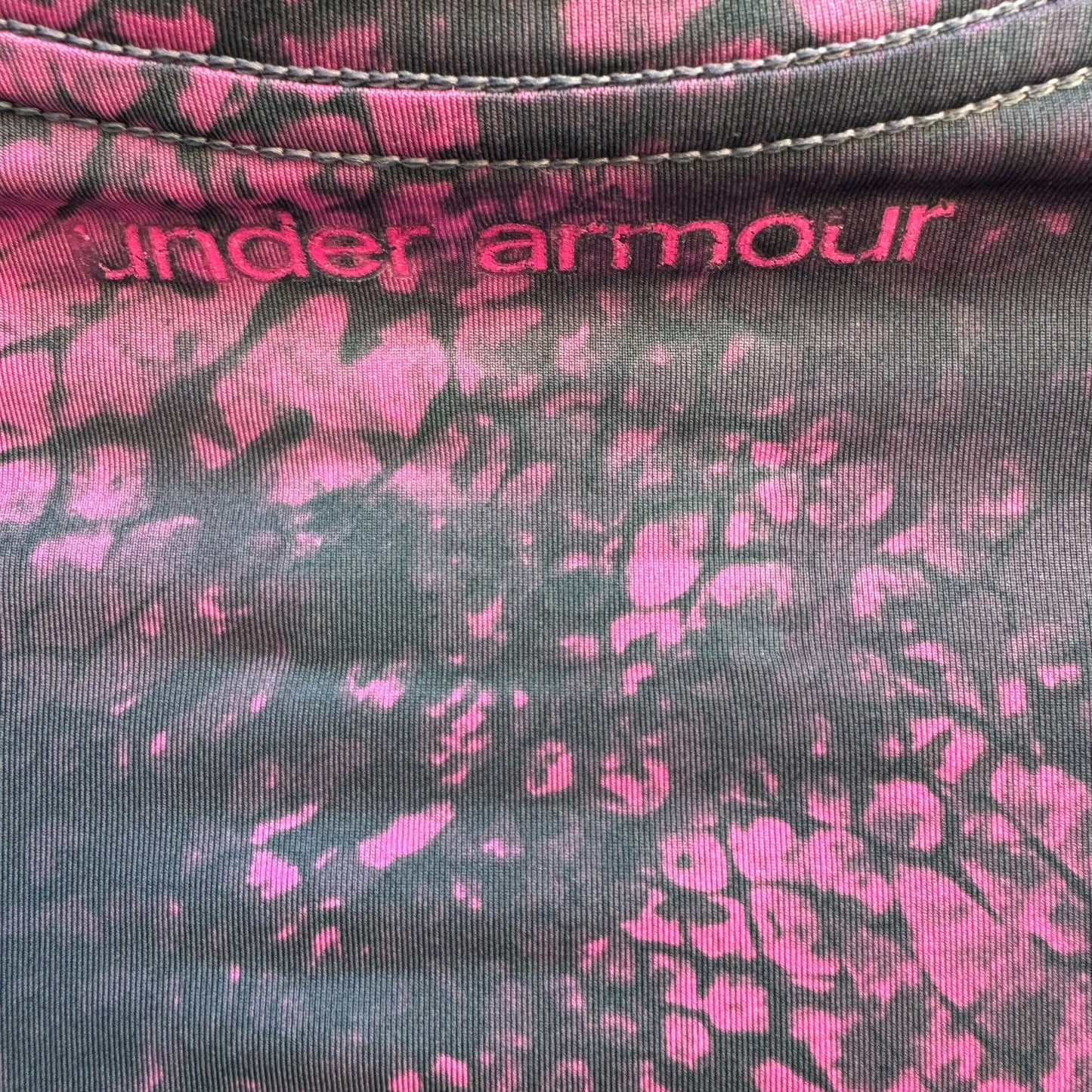 Under Armour Womens Sonic HeatGear Fitted Workout Athletic T-Shirt Pink Black S