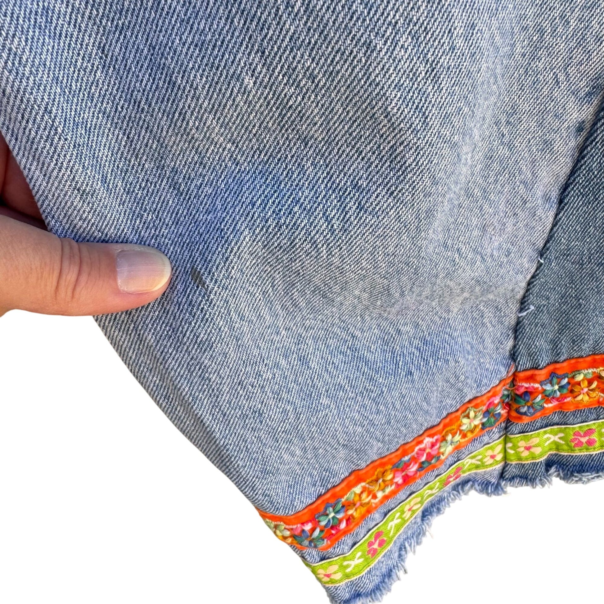 Levis Vintage Womens 550 Orange Tab Flare Wide Leg Embroidered Hem Jeans 30x33