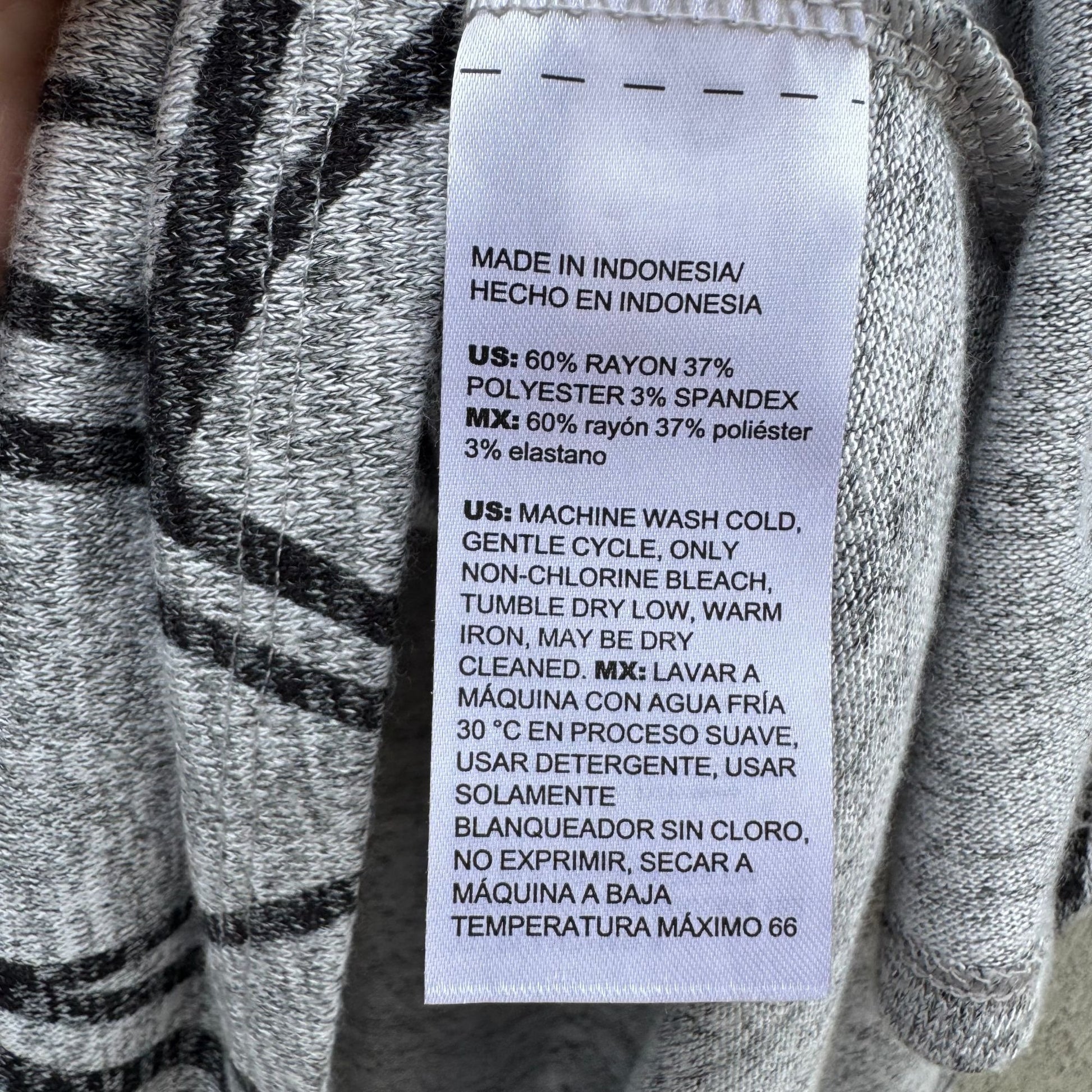 Chicos Womens Sleeveless Gray Black Top Floral Leaf Pattern Large Stretch Office