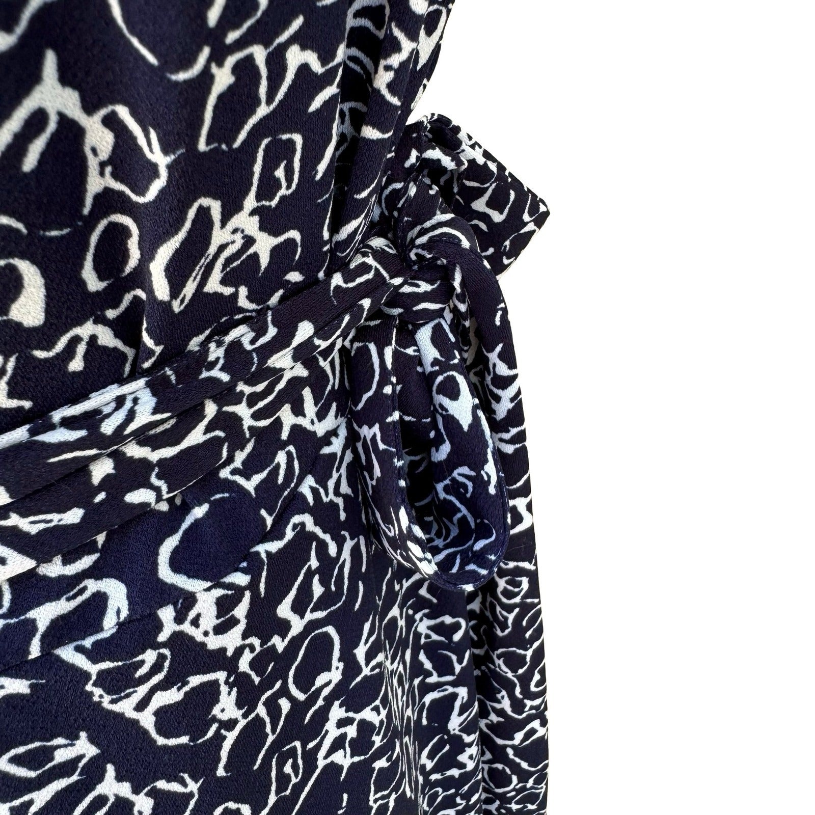 Nicole Miller Preppy Minimalist Abstract Print Faux Wrap Jersey Dress Navy M
