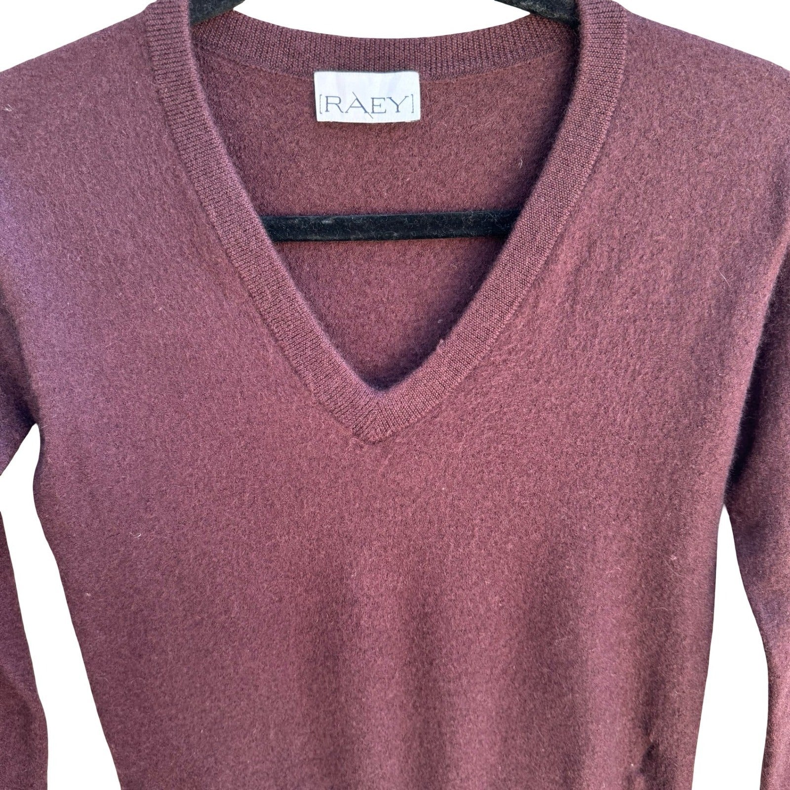 Raey 100% Cashmere V-Neck Sweater Womens XS Burgundy Made in Nepal Quiet Luxury