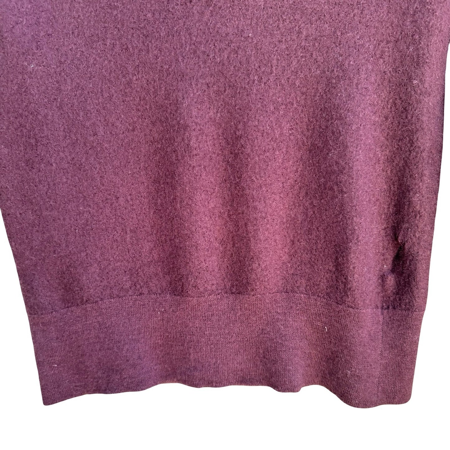 Raey 100% Cashmere V-Neck Sweater Womens XS Burgundy Made in Nepal Quiet Luxury