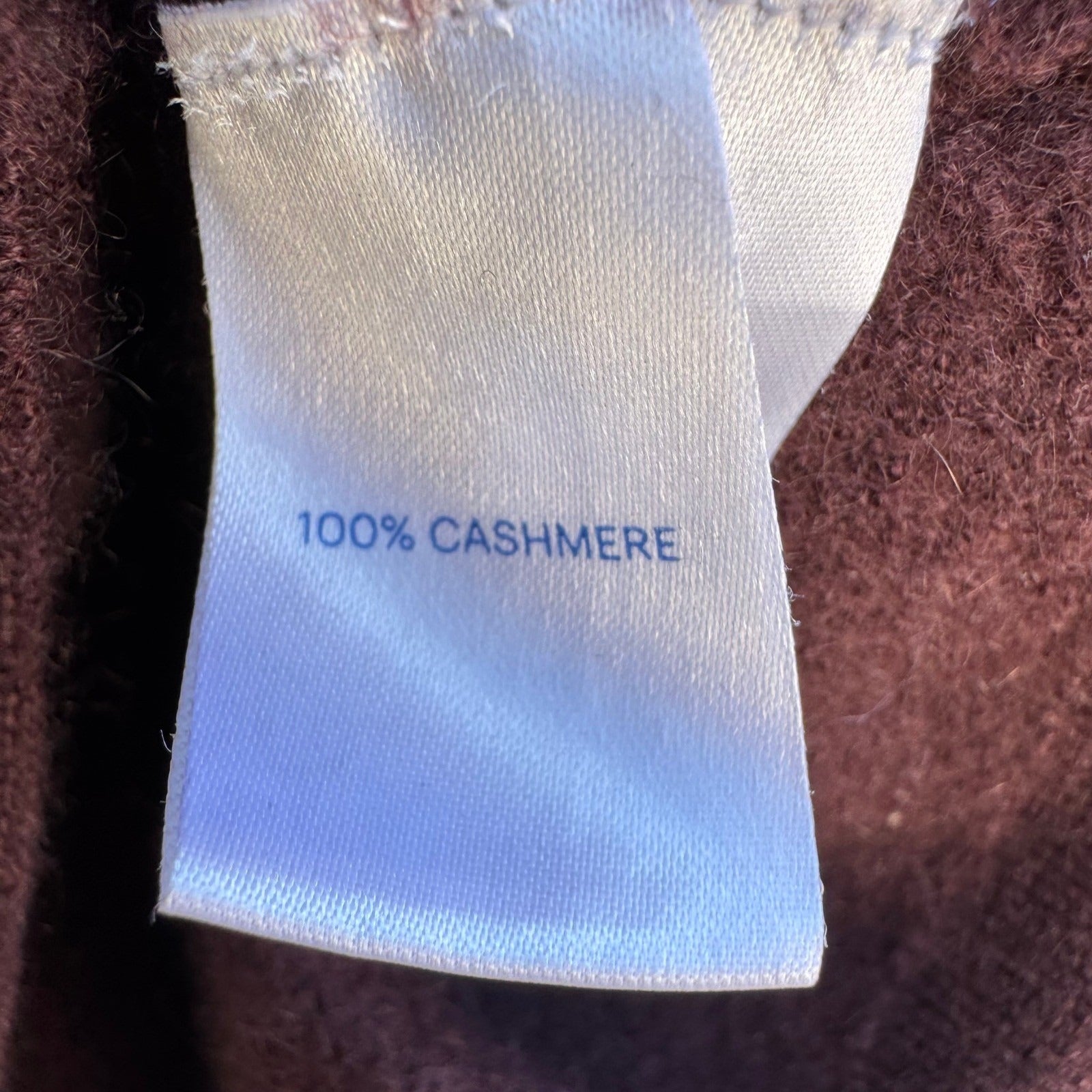 Raey 100% Cashmere V-Neck Sweater Womens XS Burgundy Made in Nepal Quiet Luxury