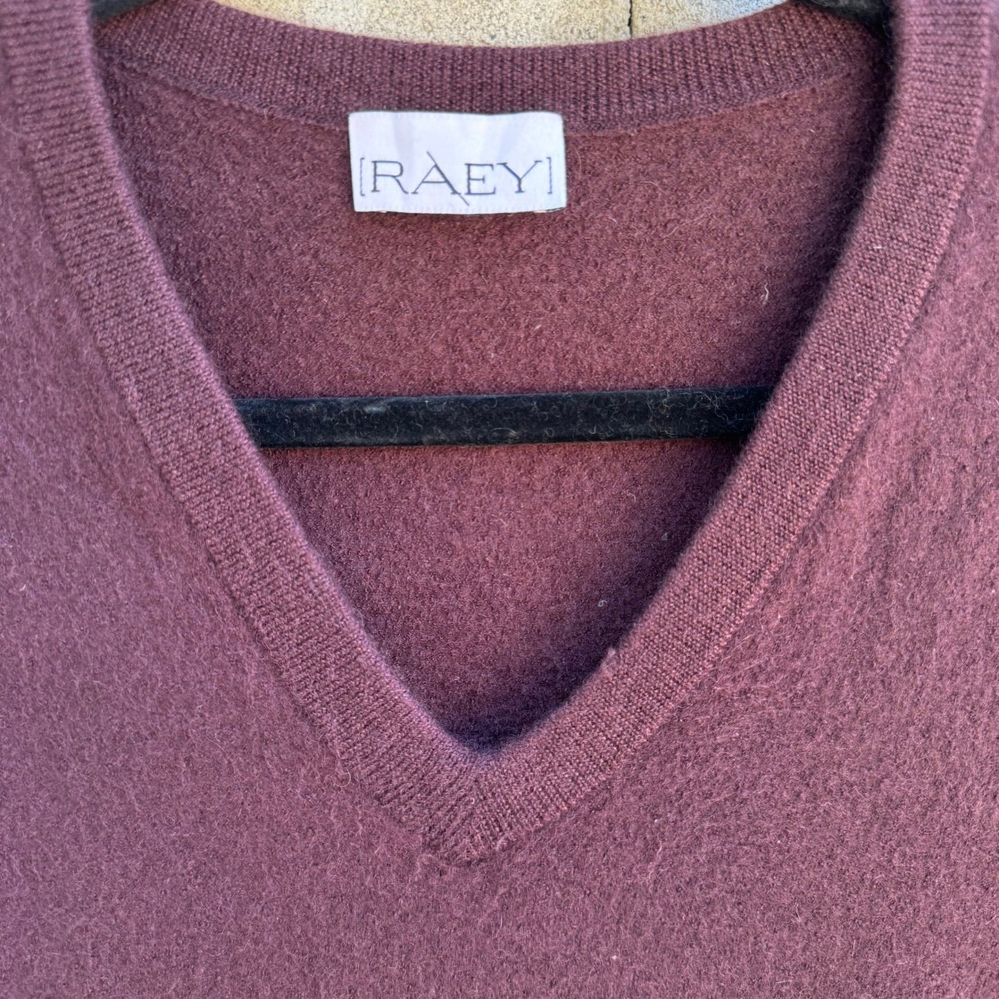 Raey 100% Cashmere V-Neck Sweater Womens XS Burgundy Made in Nepal Quiet Luxury