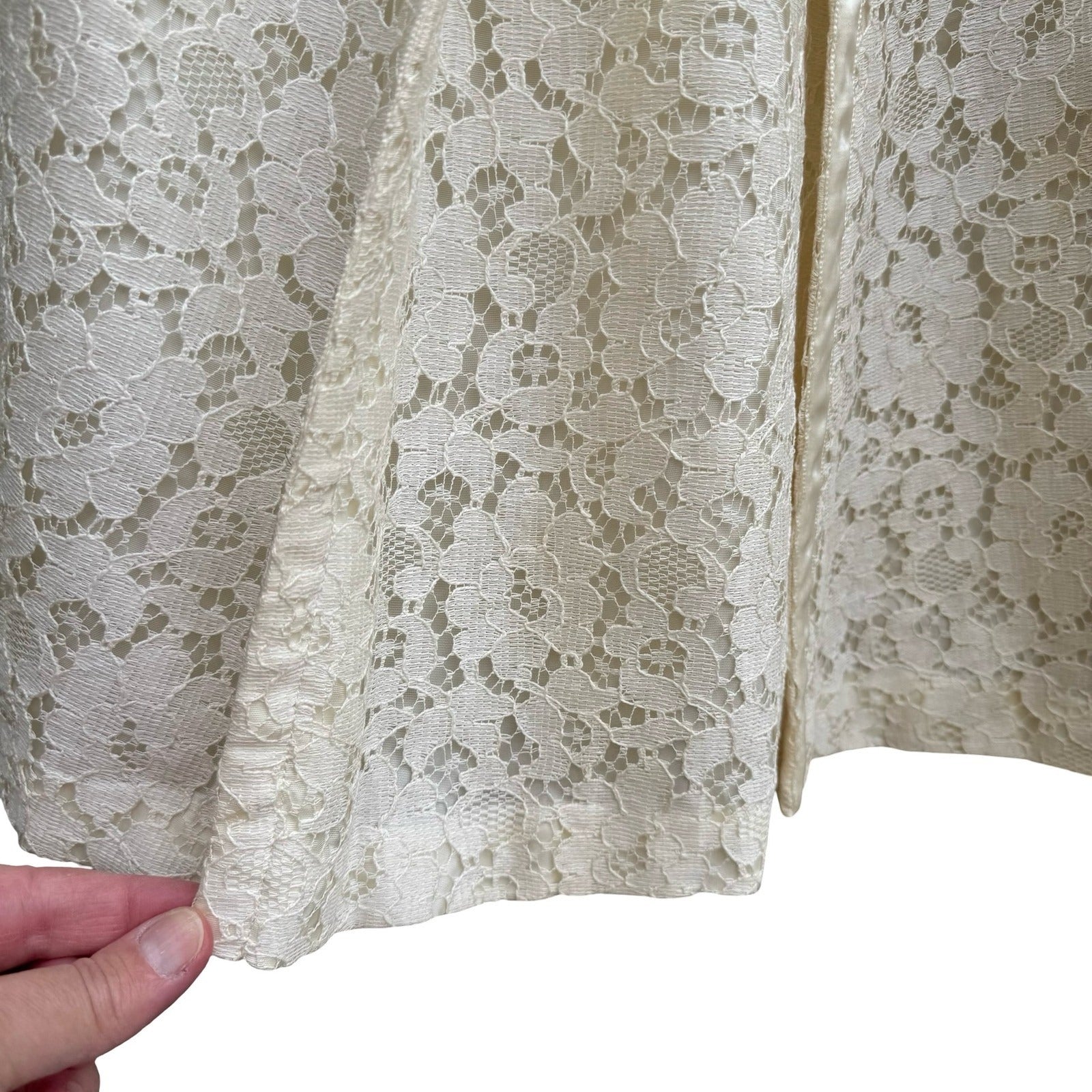 Chas L Lewis Hollywood Vintage Cream Floral Lace Satin Trim Pearl Button Blouse