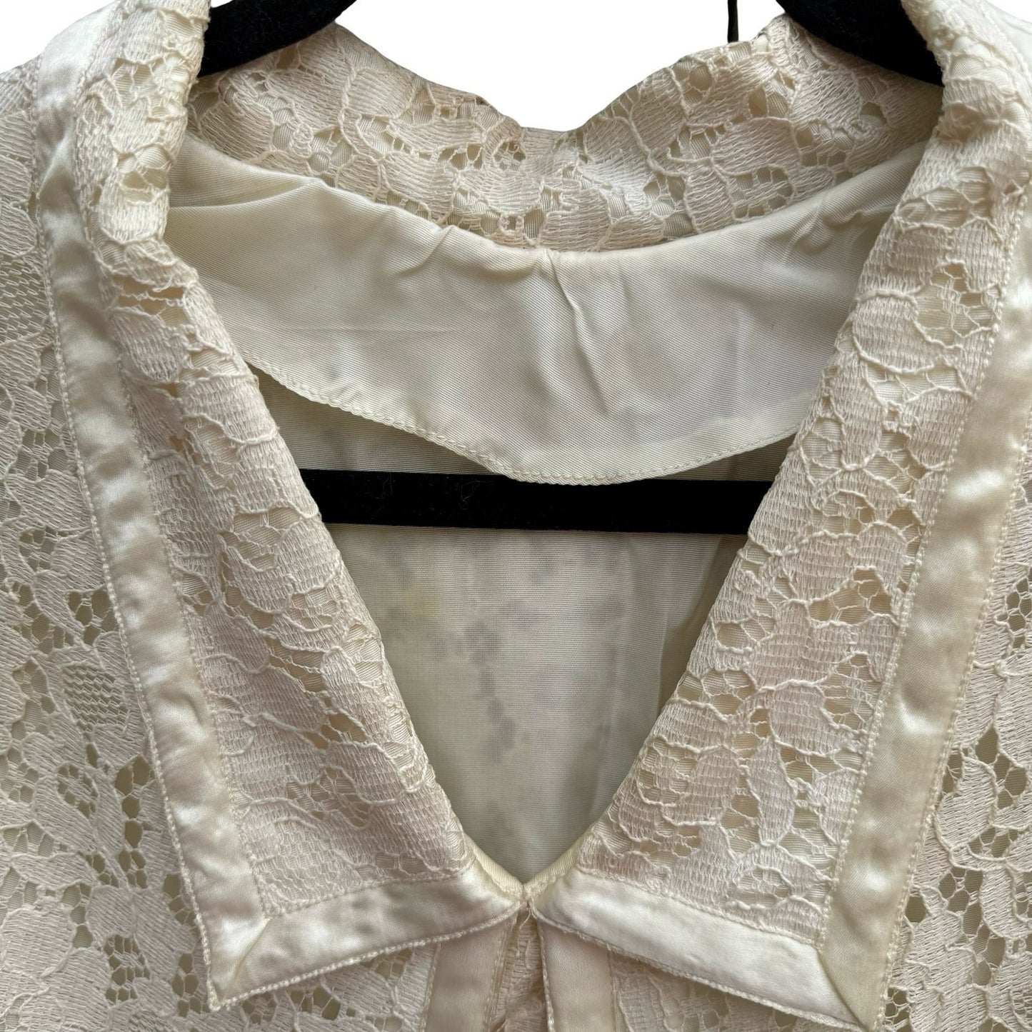 Chas L Lewis Hollywood Vintage Cream Floral Lace Satin Trim Pearl Button Blouse