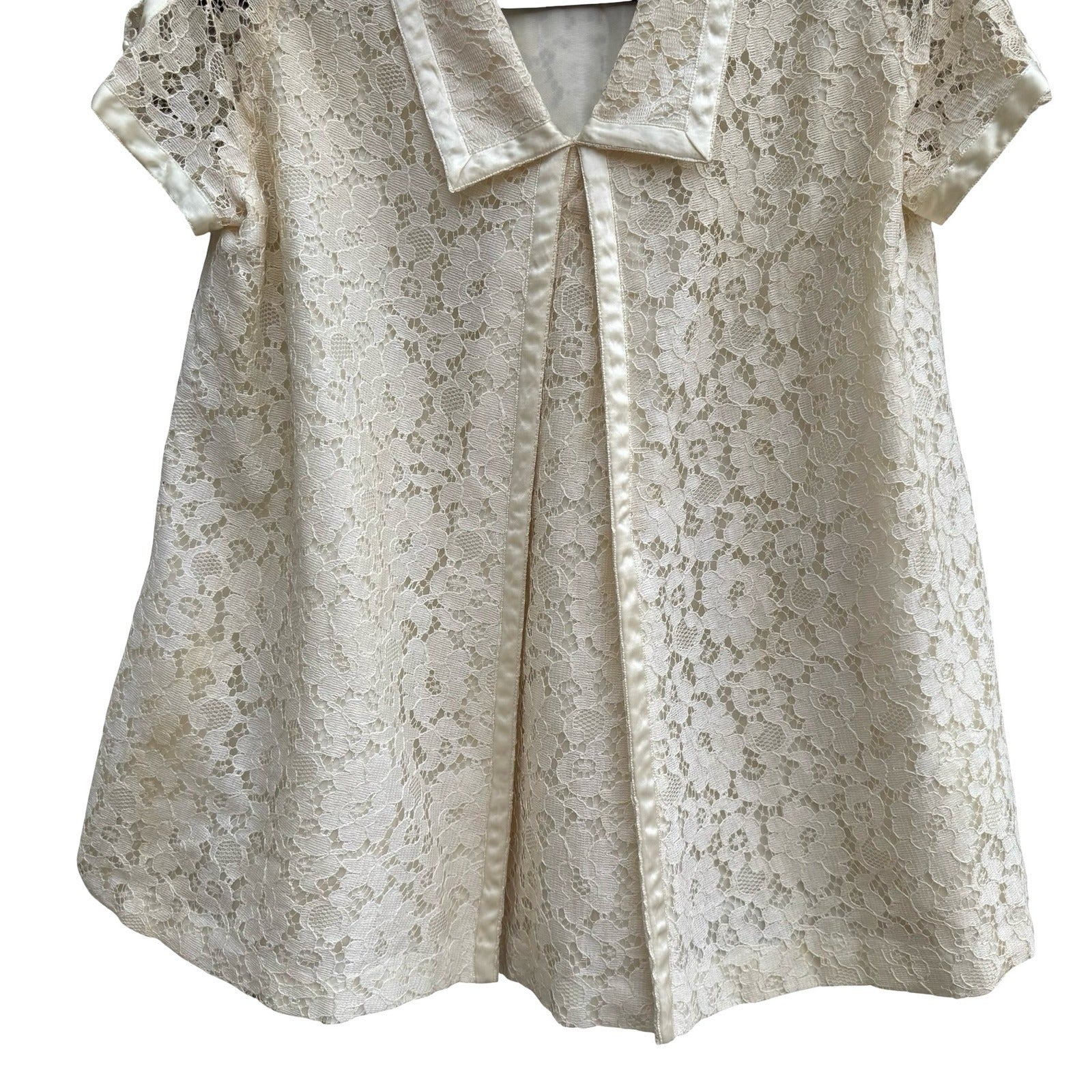 Chas L Lewis Hollywood Vintage Cream Floral Lace Satin Trim Pearl Button Blouse