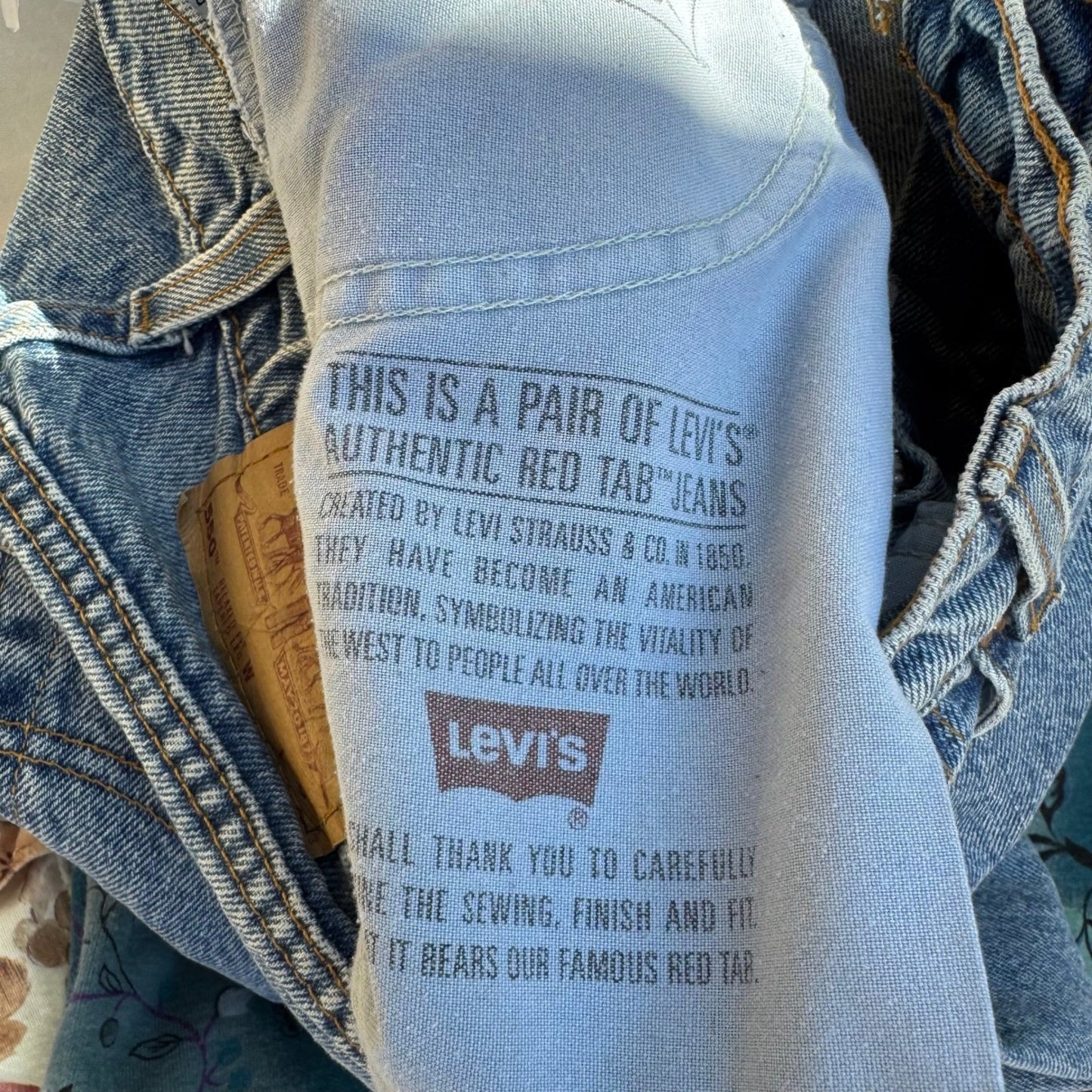 Levis 550 Vintage 90s High Waisted Tapered Leg Mom Jeans Medium Wash 8 Made USA